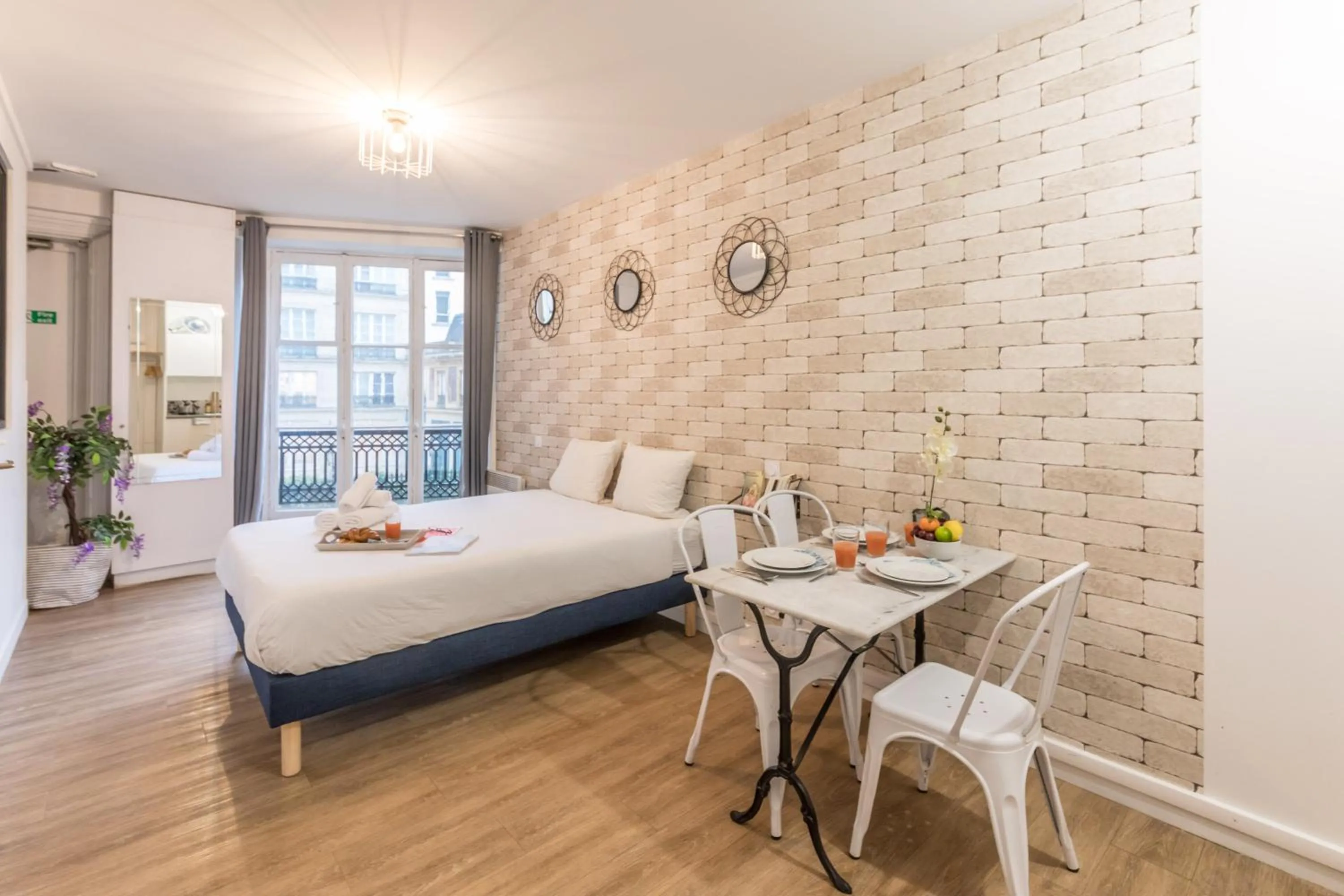 Living room, Bed in WS St Germain - Quartier Latin