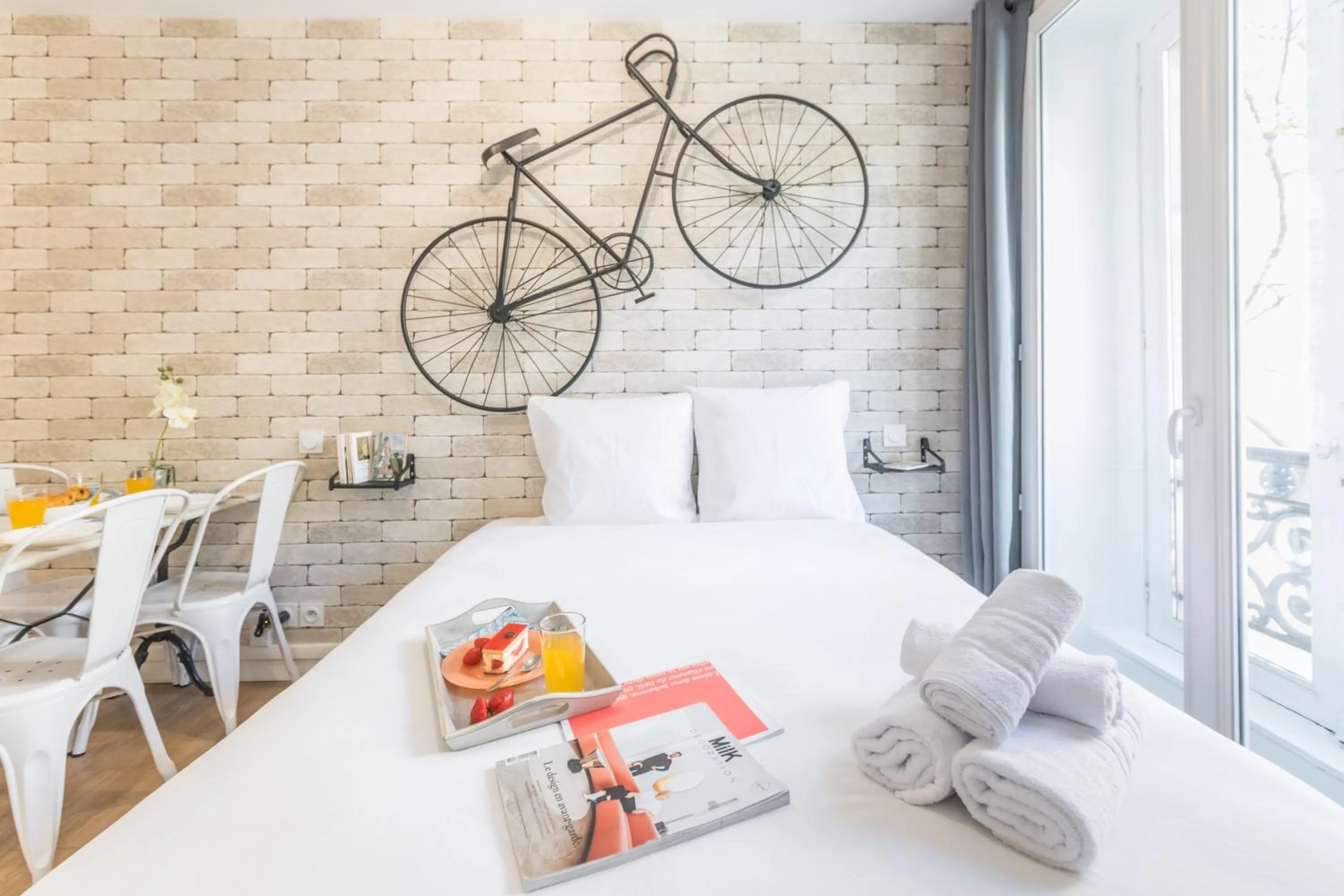 Living room, Bed in WS St Germain - Quartier Latin