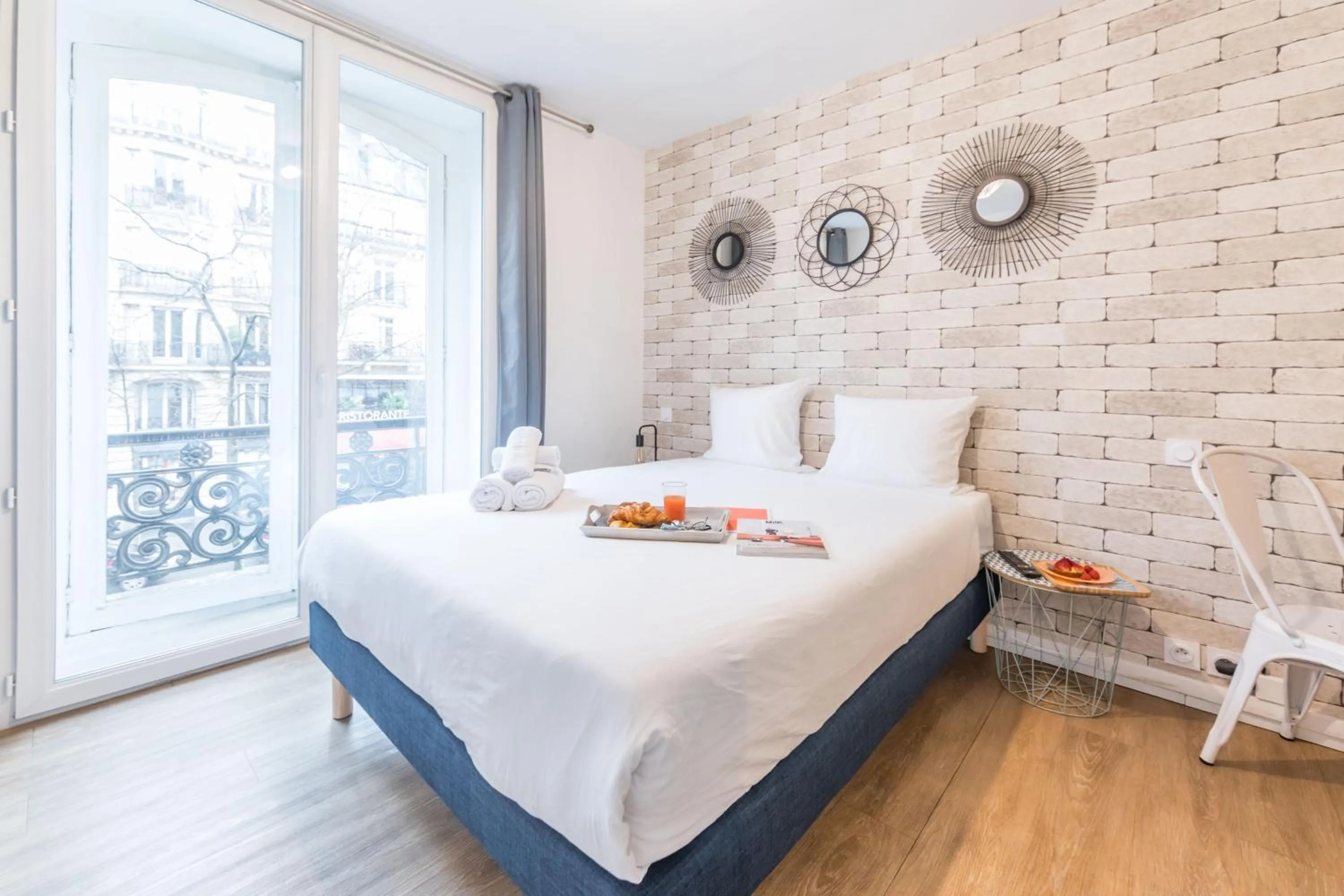 Living room, Bed in WS St Germain - Quartier Latin