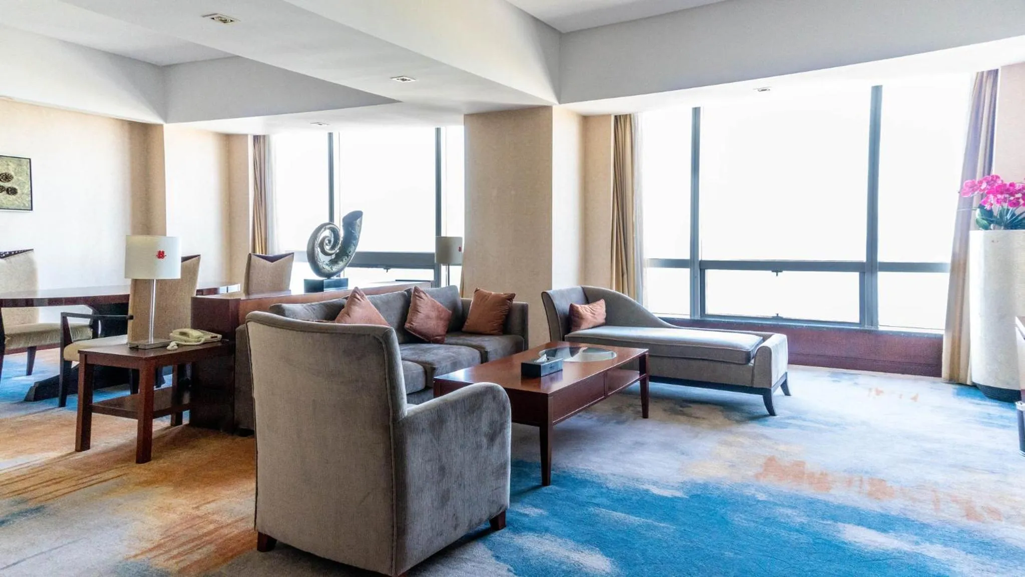 Photo of the whole room in Crowne Plaza Yantai Sea View by IHG