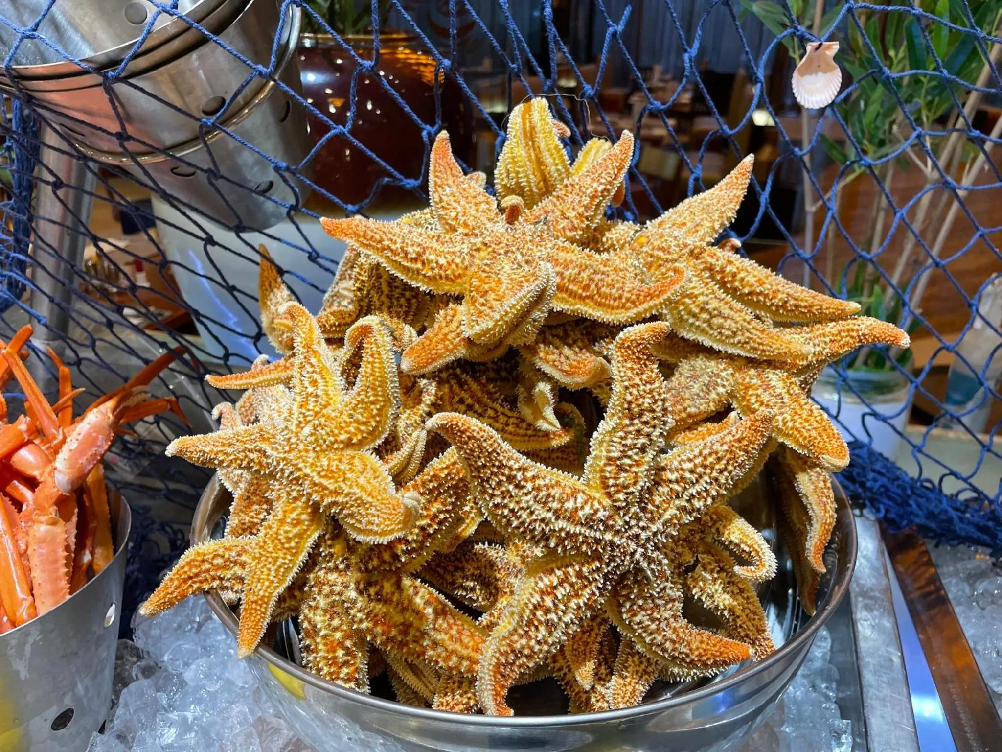 Restaurant/places to eat in Crowne Plaza Yantai Sea View by IHG