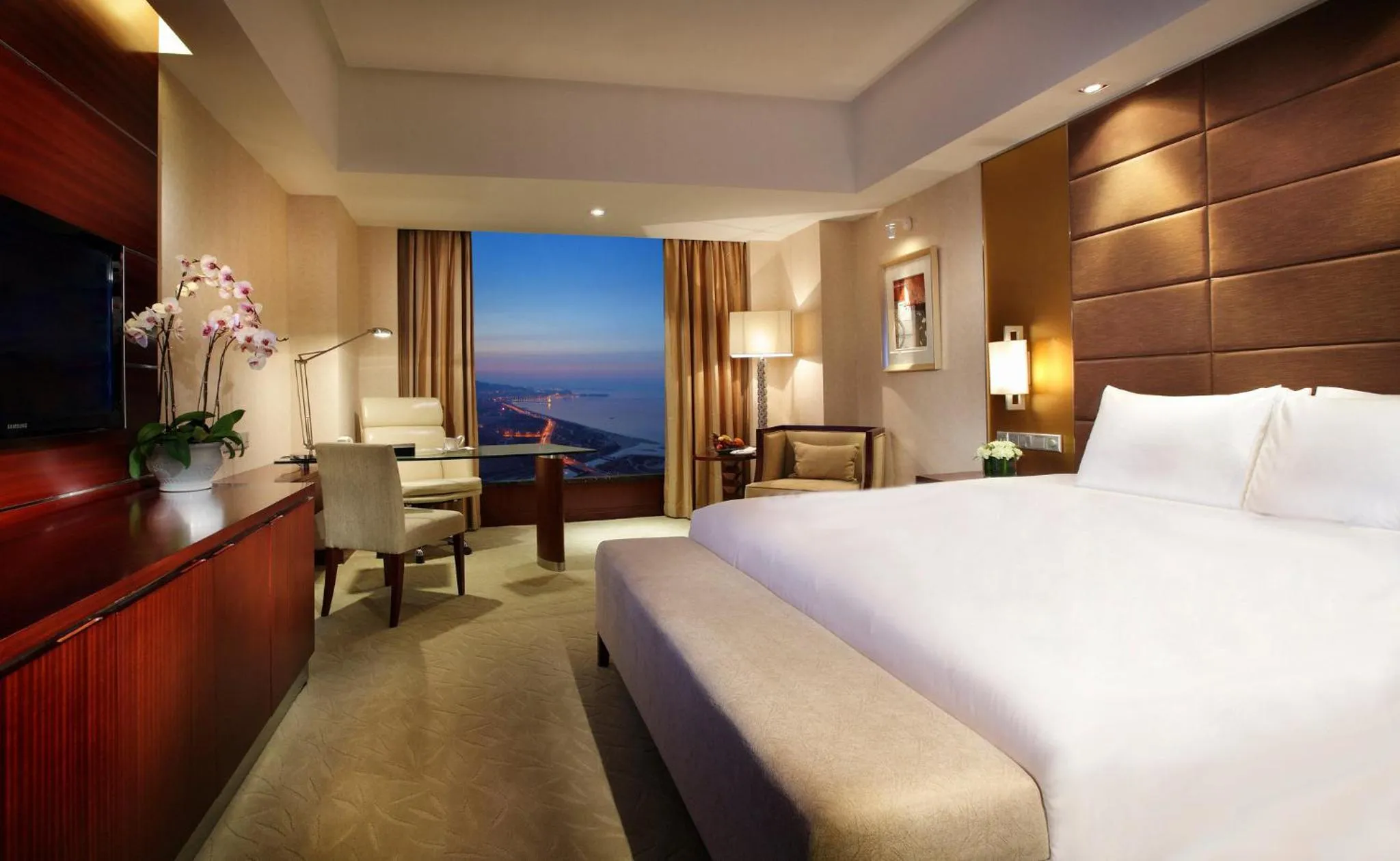 Photo of the whole room, Bed in Crowne Plaza Yantai Sea View by IHG