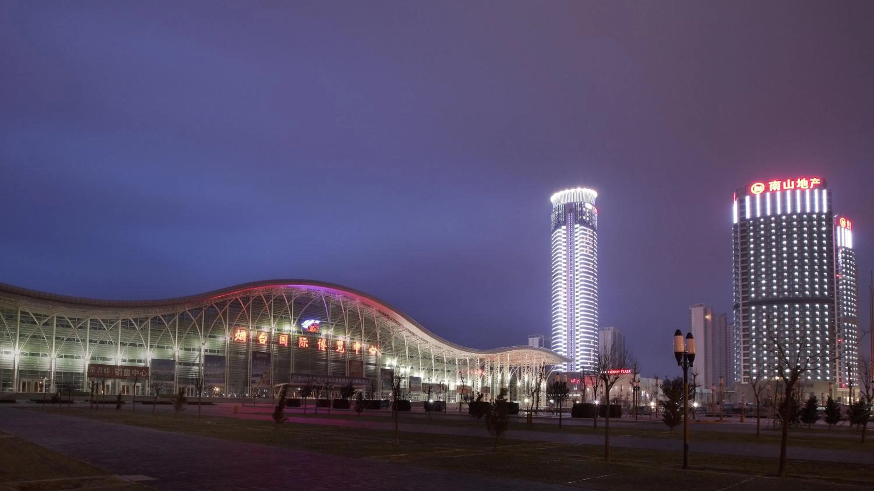 Lobby or reception in Crowne Plaza Yantai Sea View by IHG