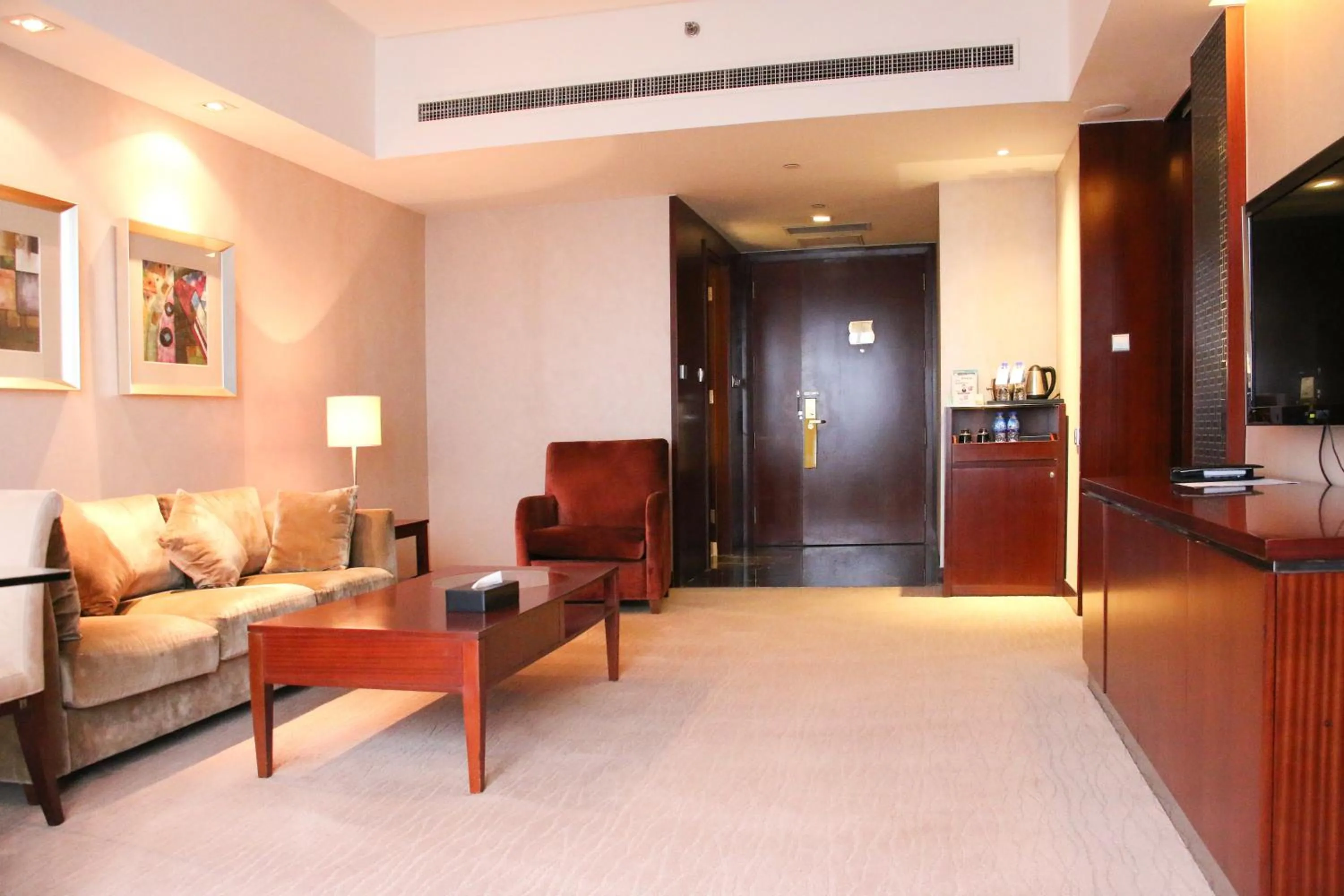 Photo of the whole room in Crowne Plaza Yantai Sea View by IHG