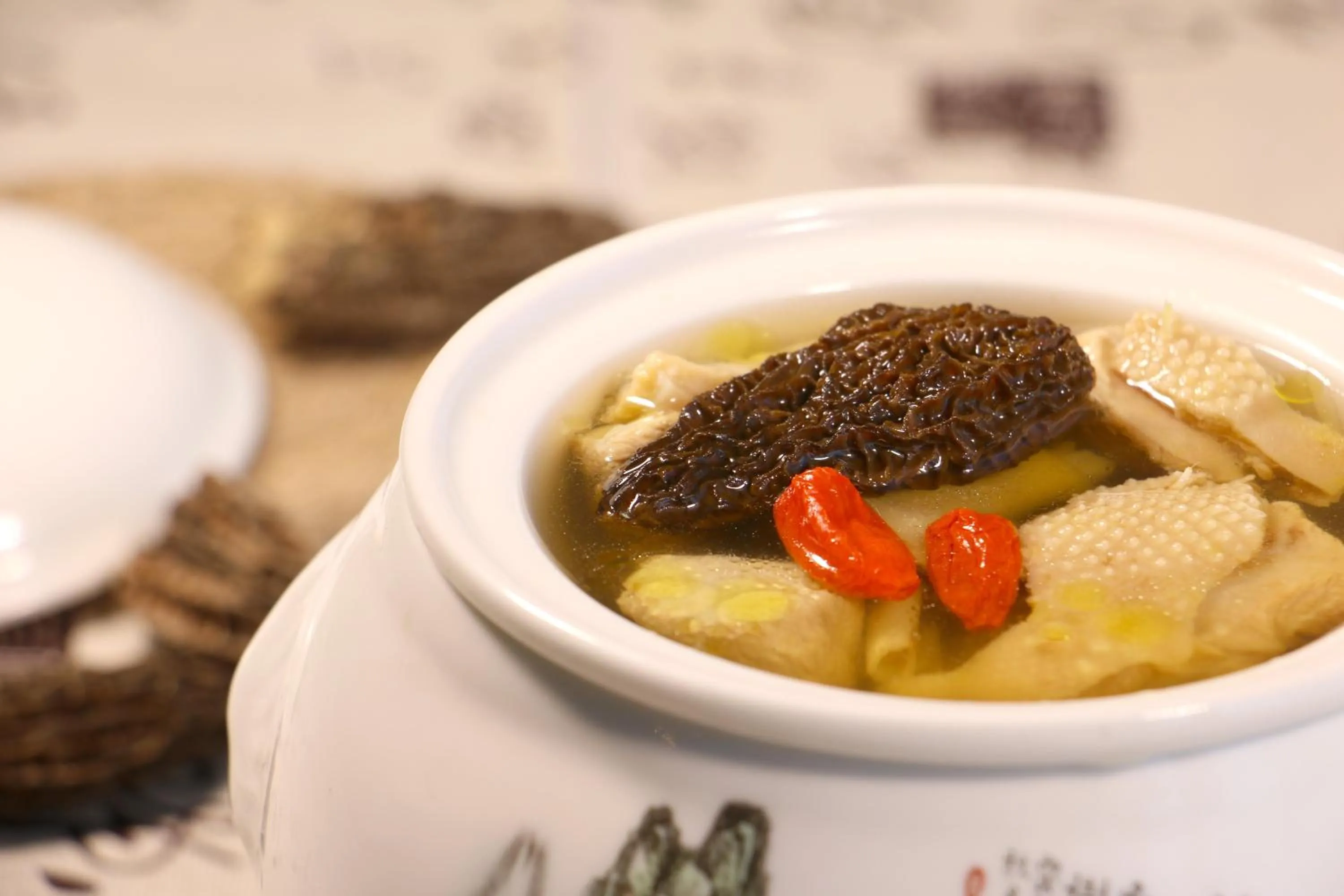 Restaurant/places to eat in Crowne Plaza Yantai Sea View by IHG