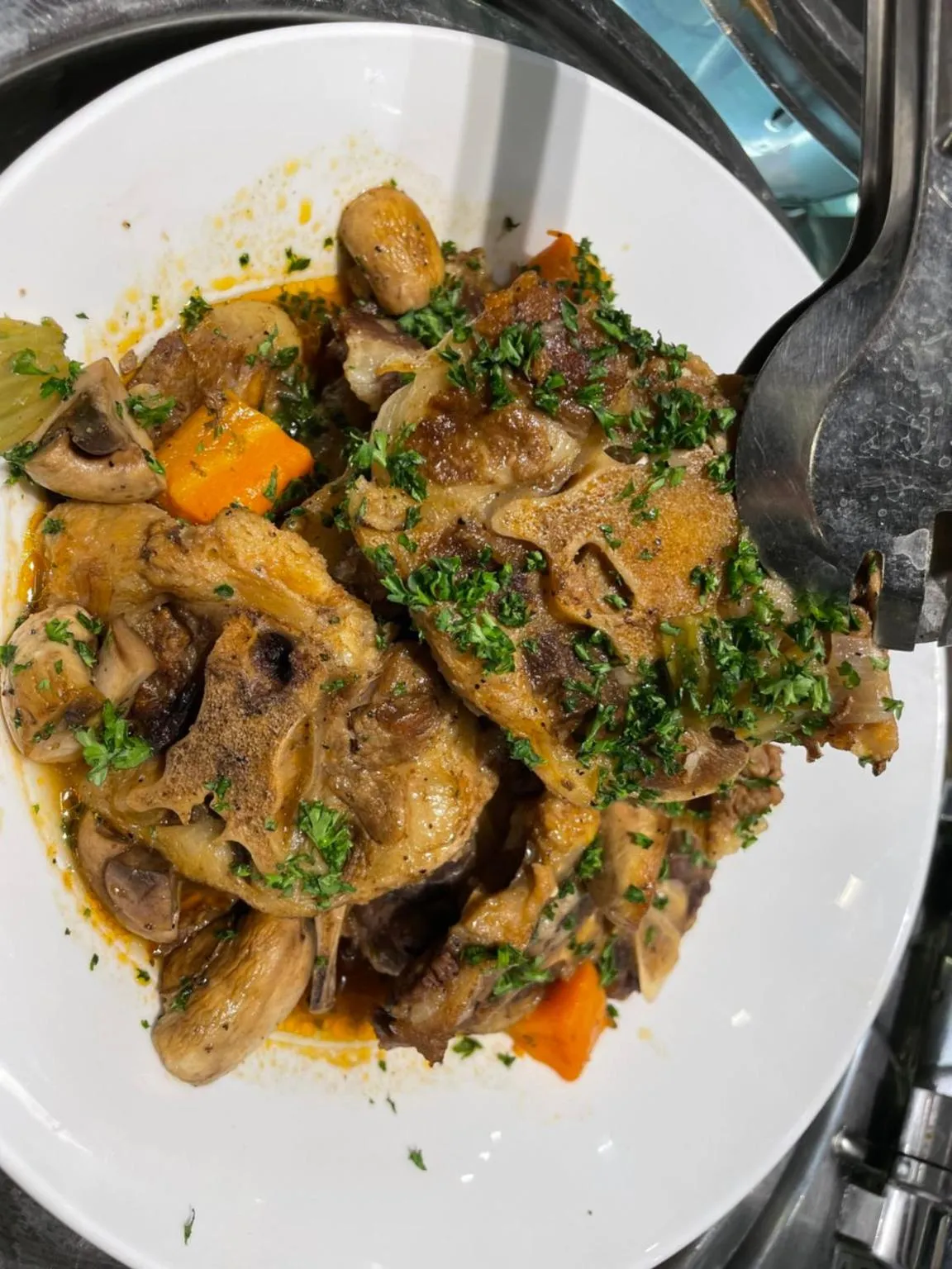 Restaurant/places to eat in Crowne Plaza Yantai Sea View by IHG