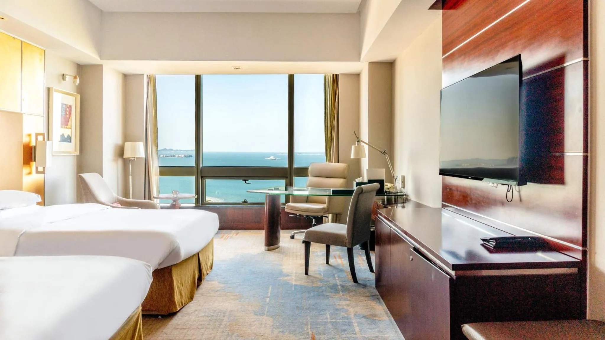 Photo of the whole room, Bed in Crowne Plaza Yantai Sea View by IHG