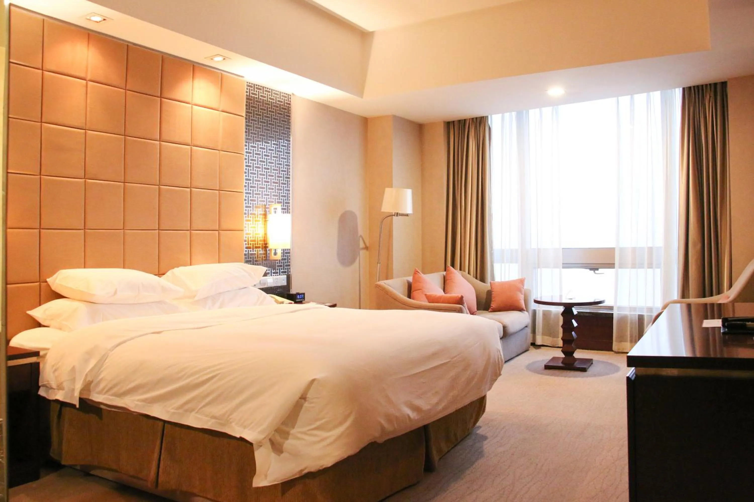 Photo of the whole room, Bed in Crowne Plaza Yantai Sea View by IHG