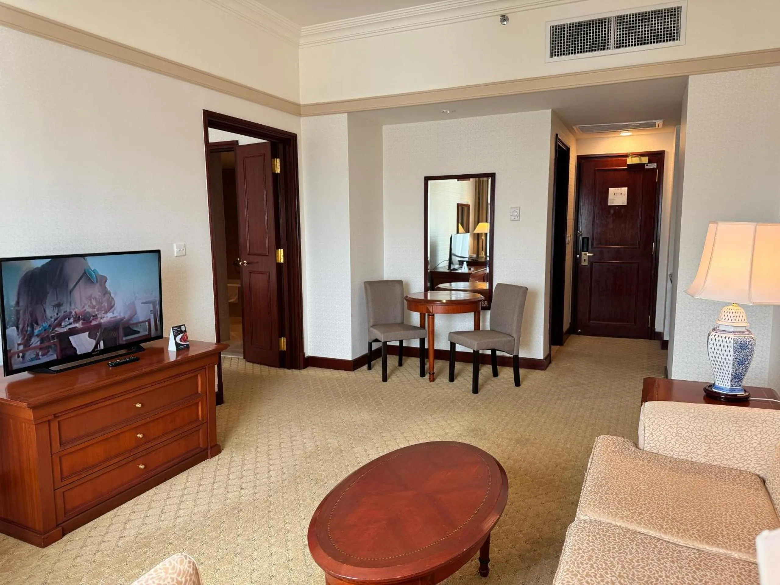 TV and multimedia in Gurney Bay Hotel, A PARKROYAL Partner Hotel