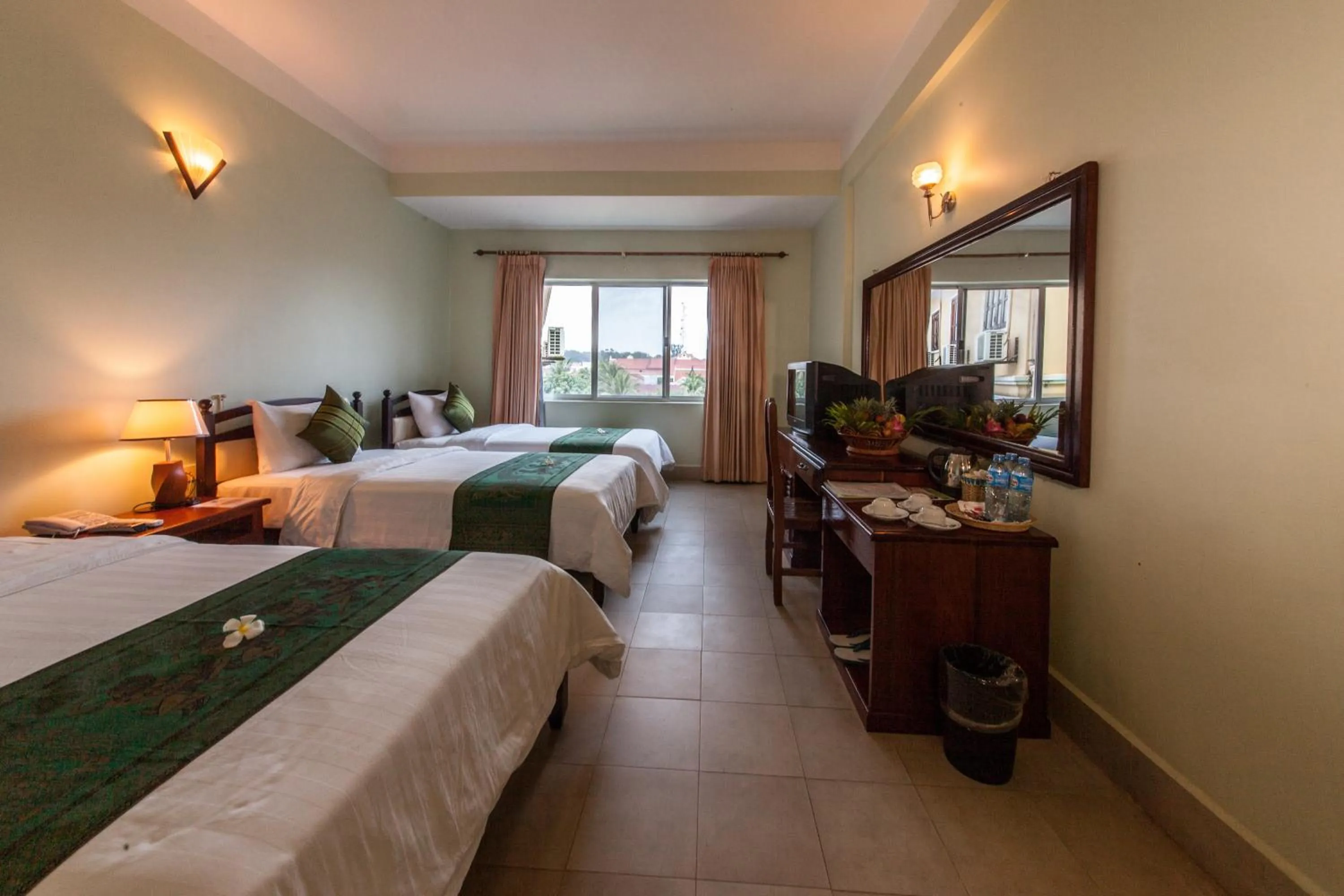 Photo of the whole room, Bed in Parklane Hotel