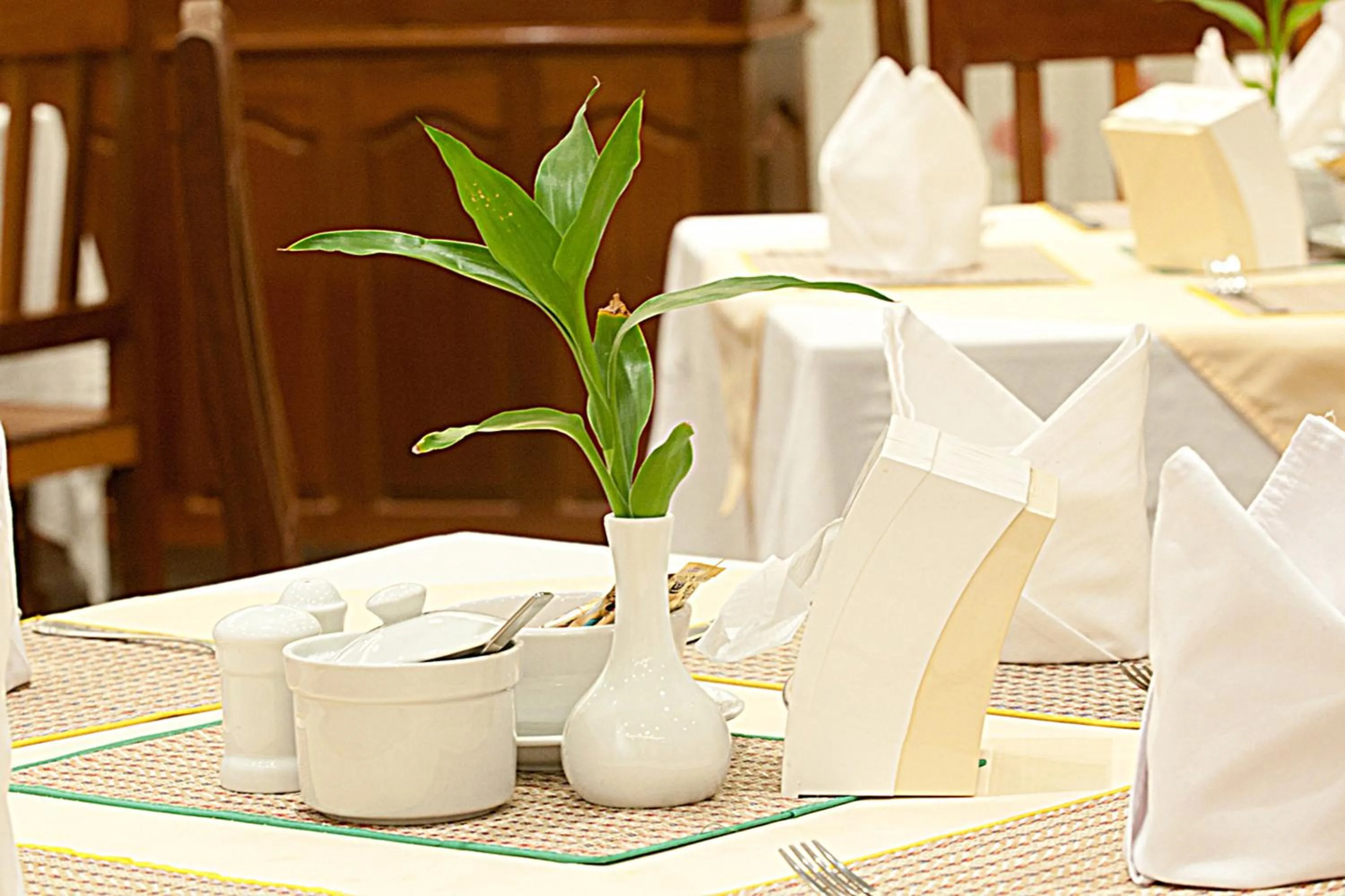 Restaurant/places to eat in Parklane Hotel