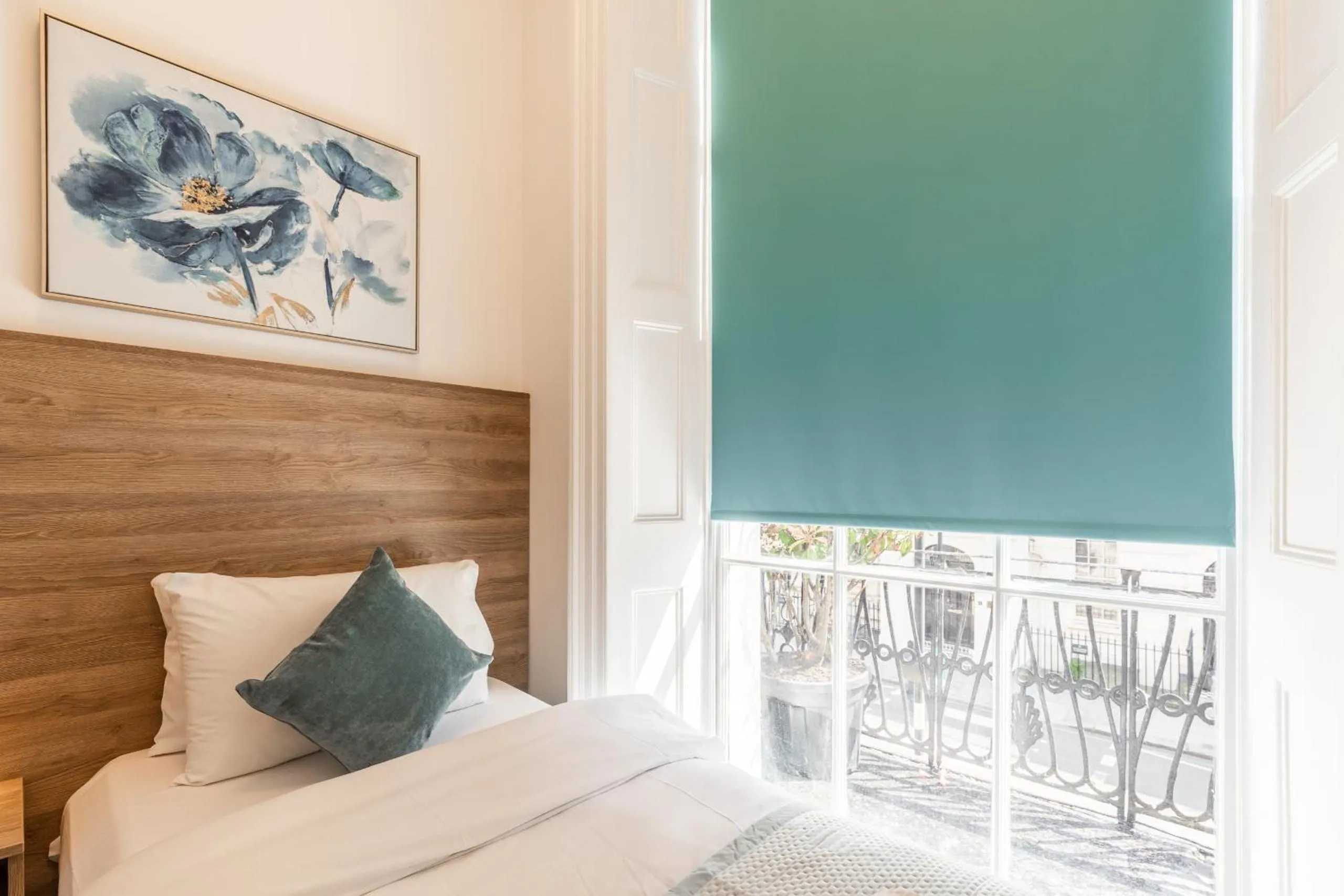 View (from property/room), Bed in The Chapter Hotels - Griffin House