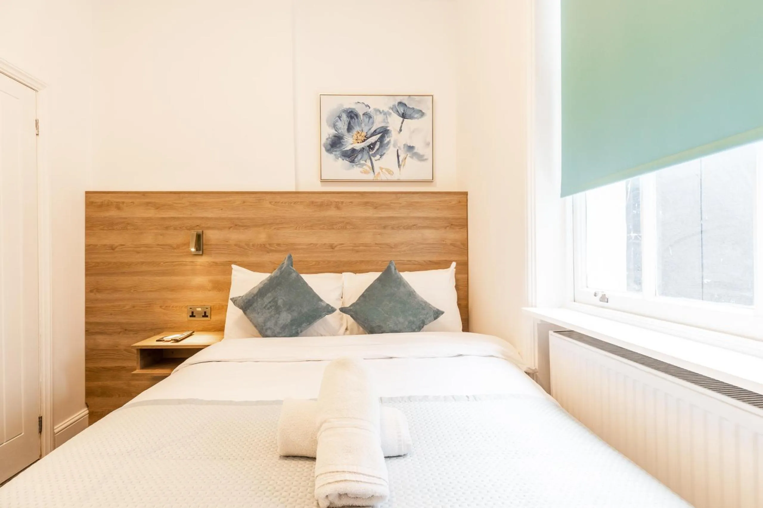 View (from property/room), Bed in The Chapter Hotels - Griffin House