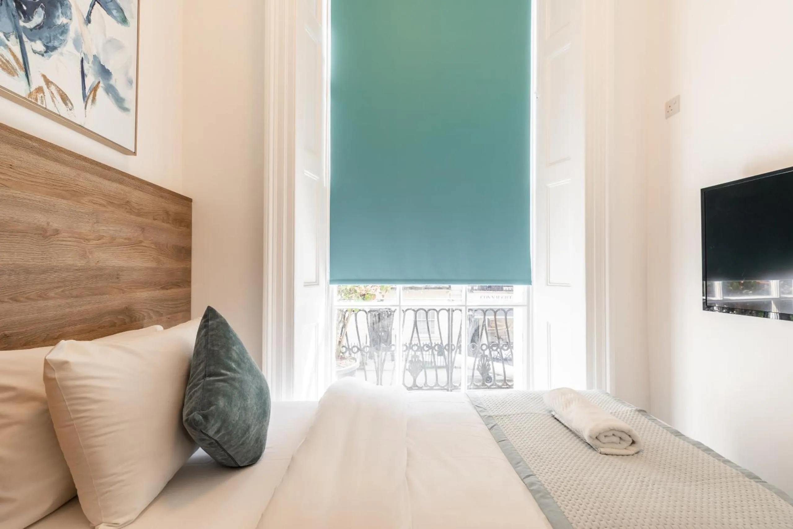 View (from property/room), Bed in The Chapter Hotels - Griffin House