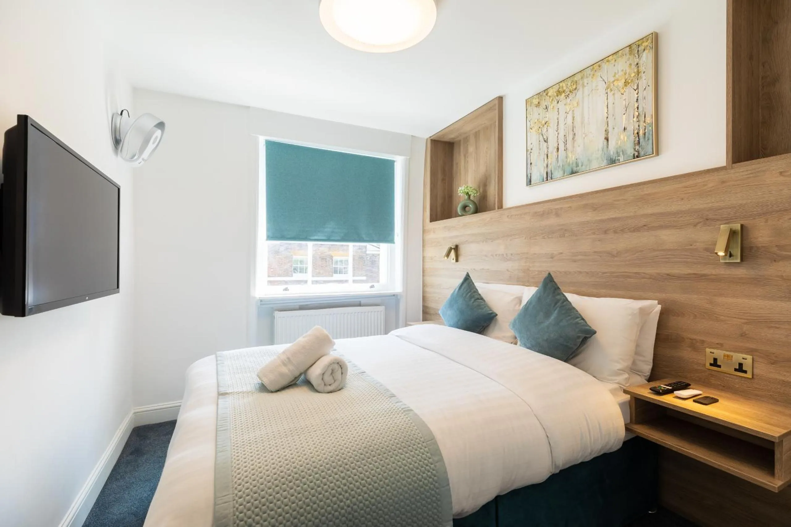 View (from property/room), Bed in The Chapter Hotels - Griffin House