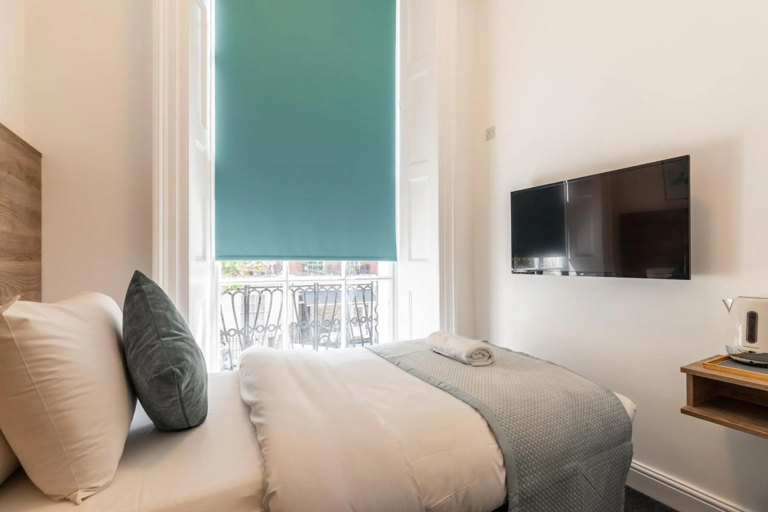 View (from property/room), Bed in The Chapter Hotels - Griffin House