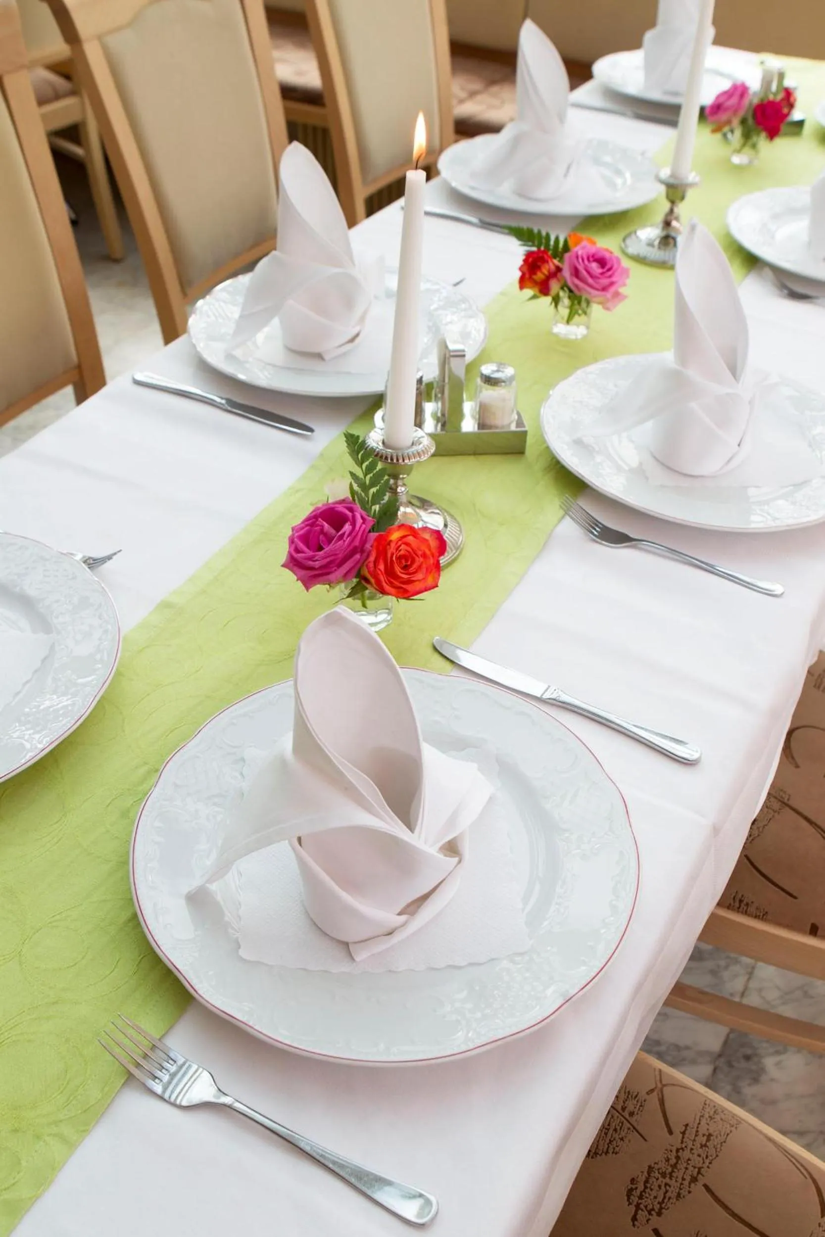 Restaurant/places to eat in Hotel Heinz