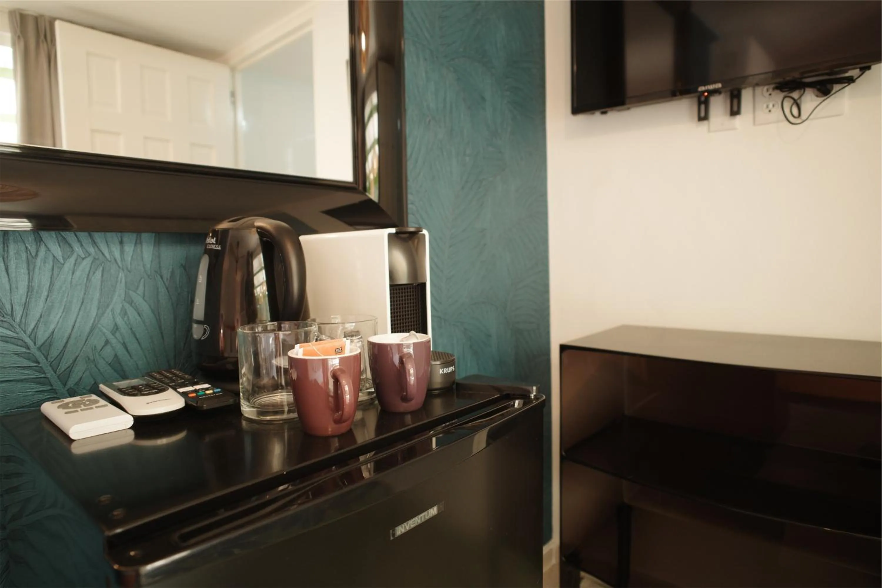 Drinks in The Lizard Boutique Hotel