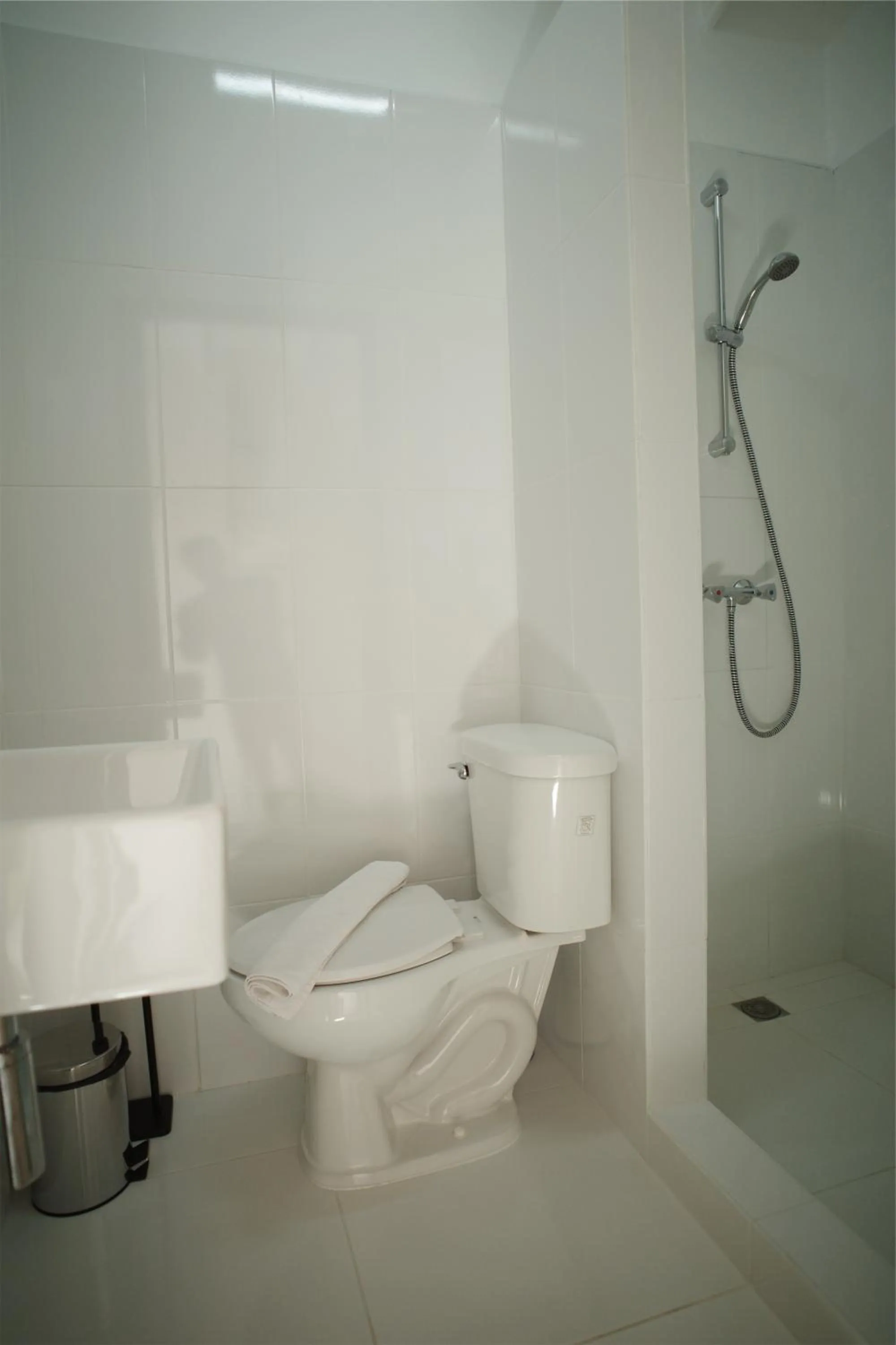 Shower, Bathroom in The Lizard Boutique Hotel