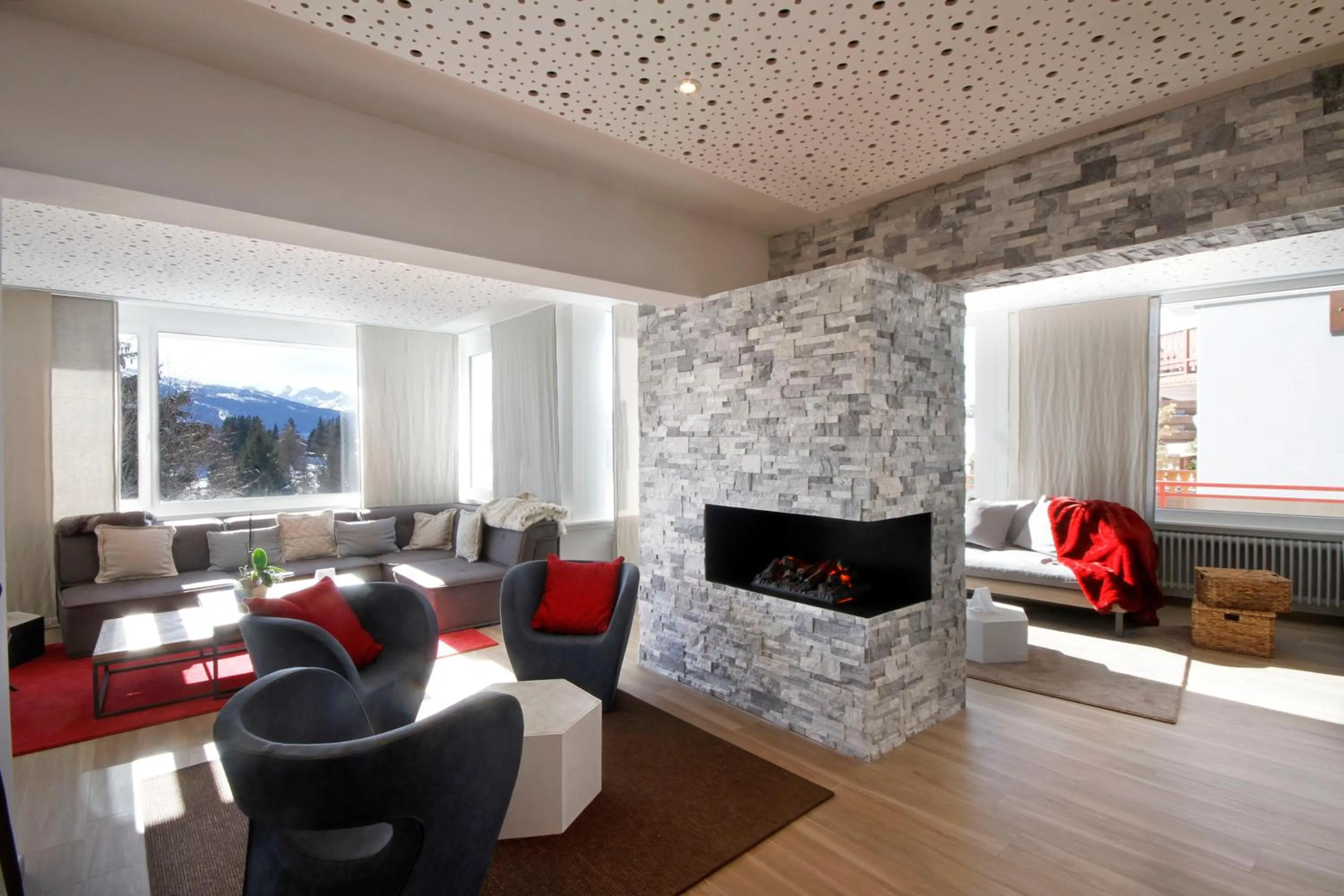 Communal lounge/ TV room in Hotel Elite