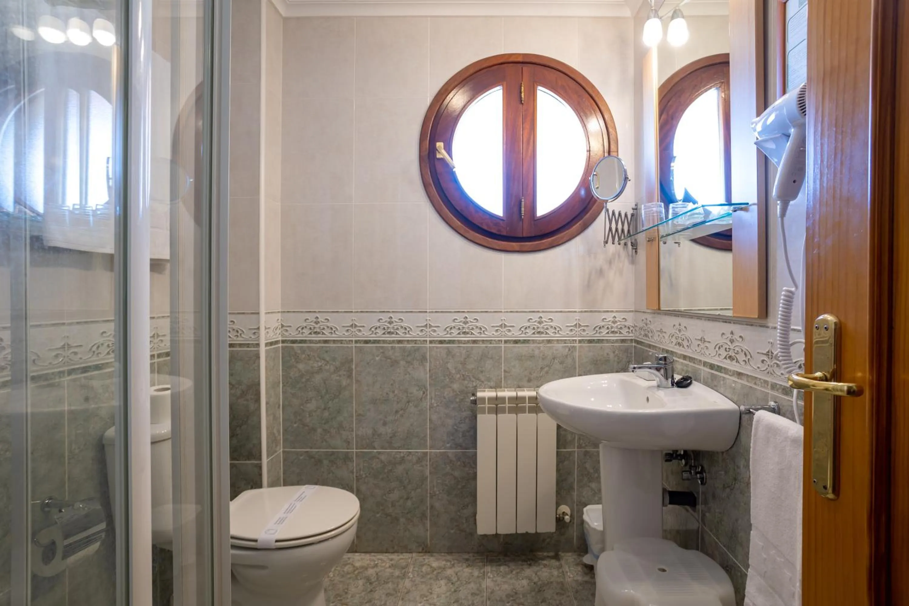 Shower in Posada El Trasmerano