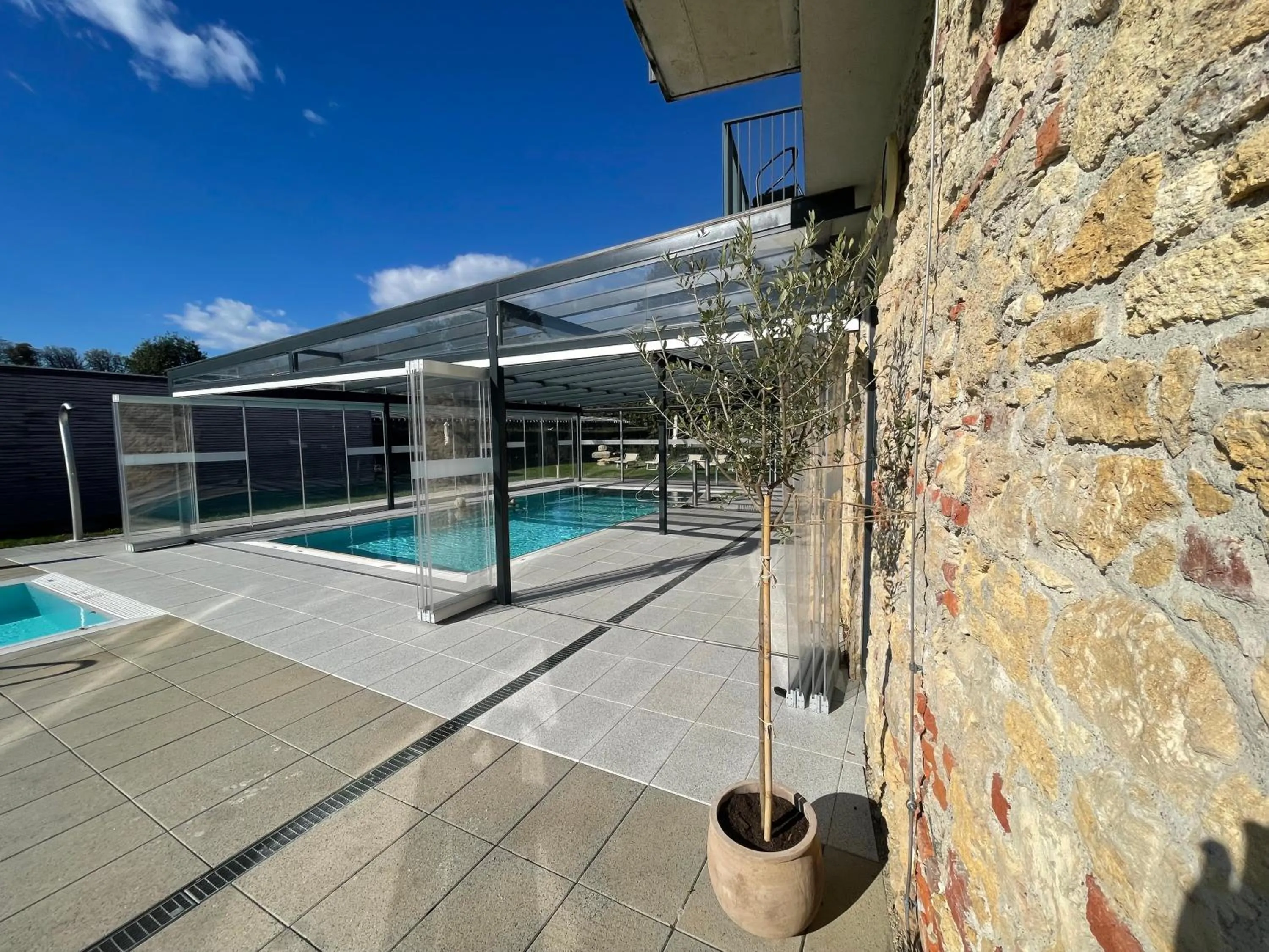Swimming pool in Kaiser von Österreich, Historik- und Thermalhotel