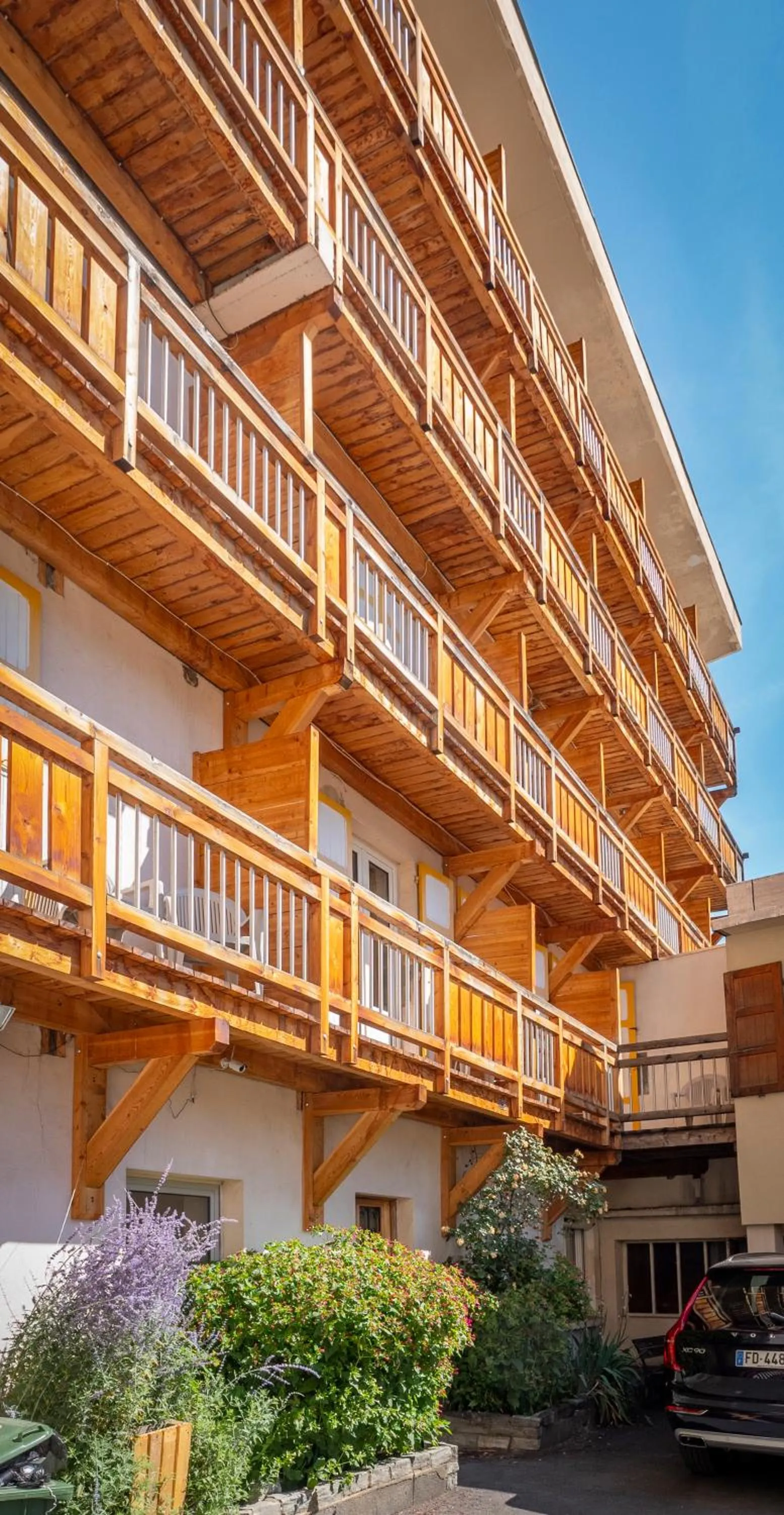 Property building in Hôtel Mont-Brison