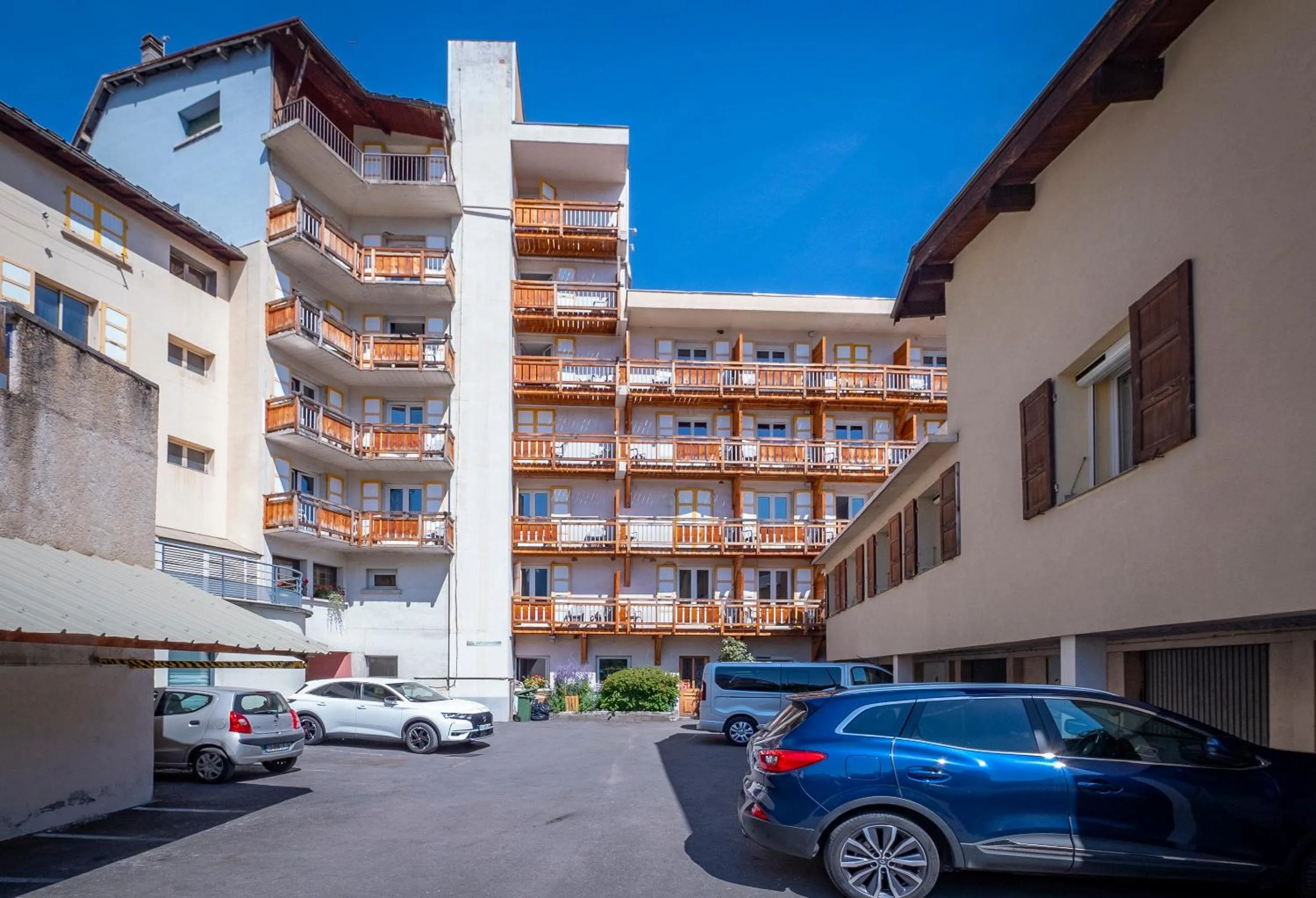 Property building in Hôtel Mont-Brison