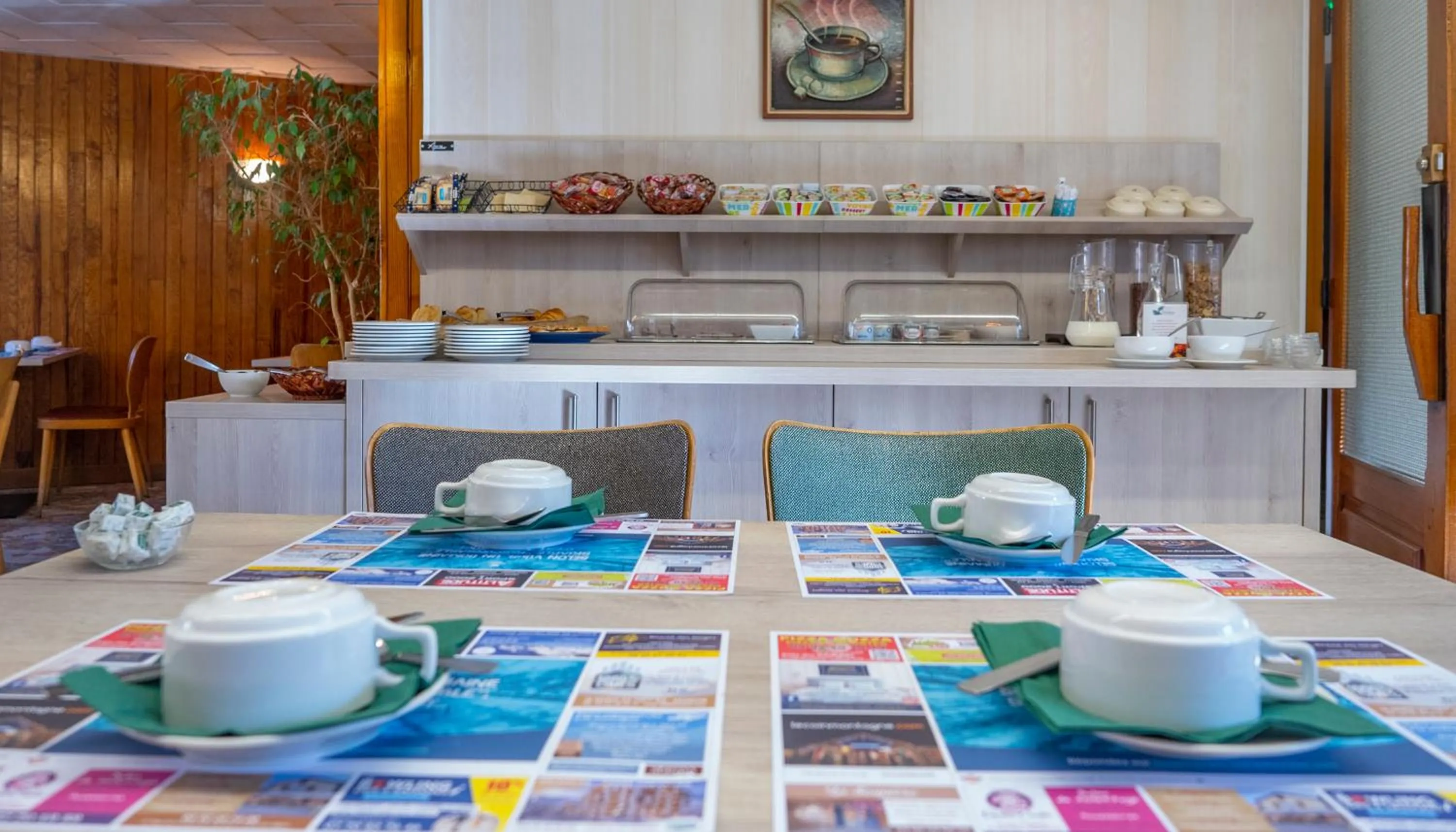 Breakfast in Hôtel Mont-Brison