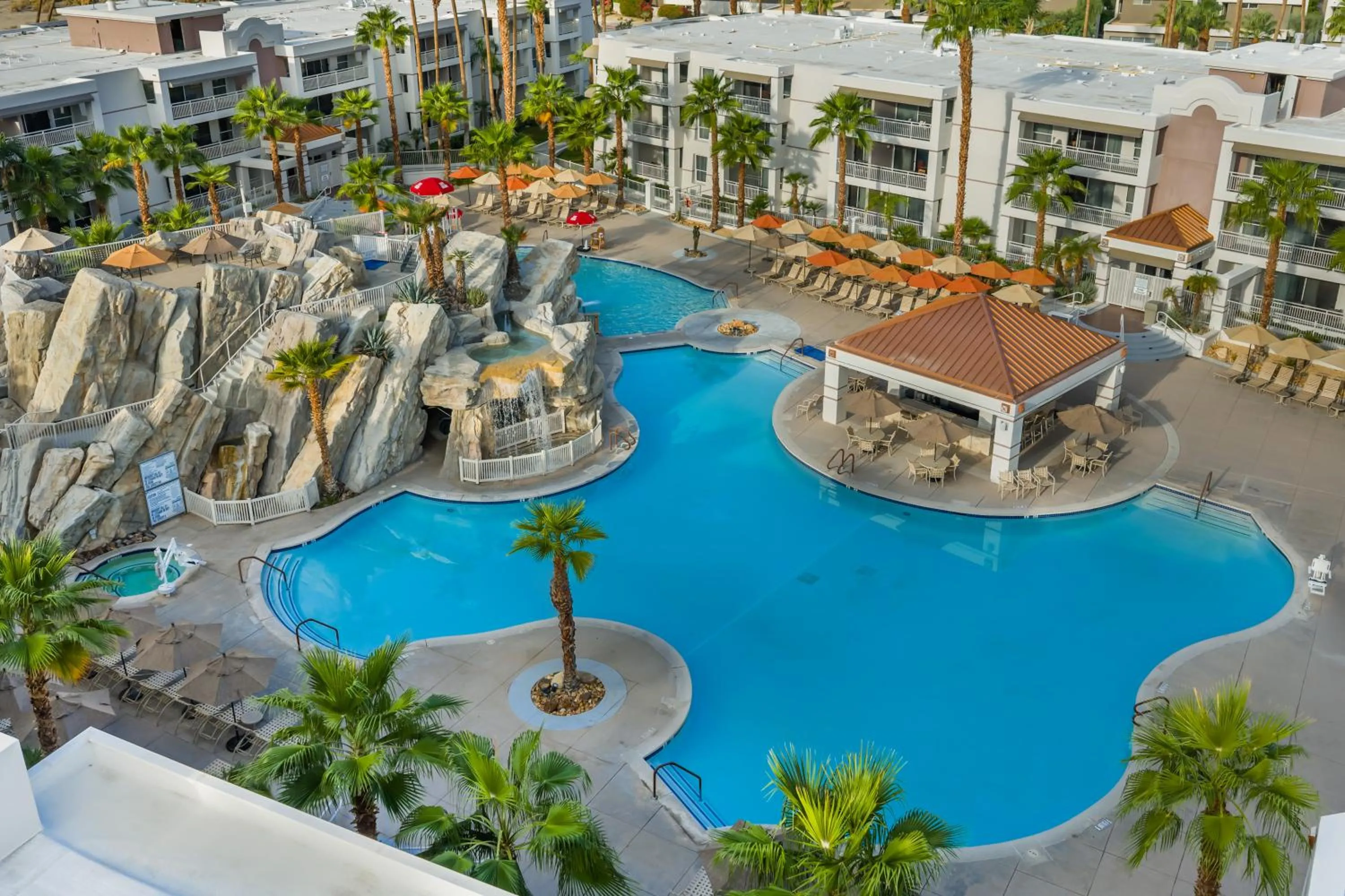 Swimming pool in Hilton Vacation Club Palm Canyon Palm Springs