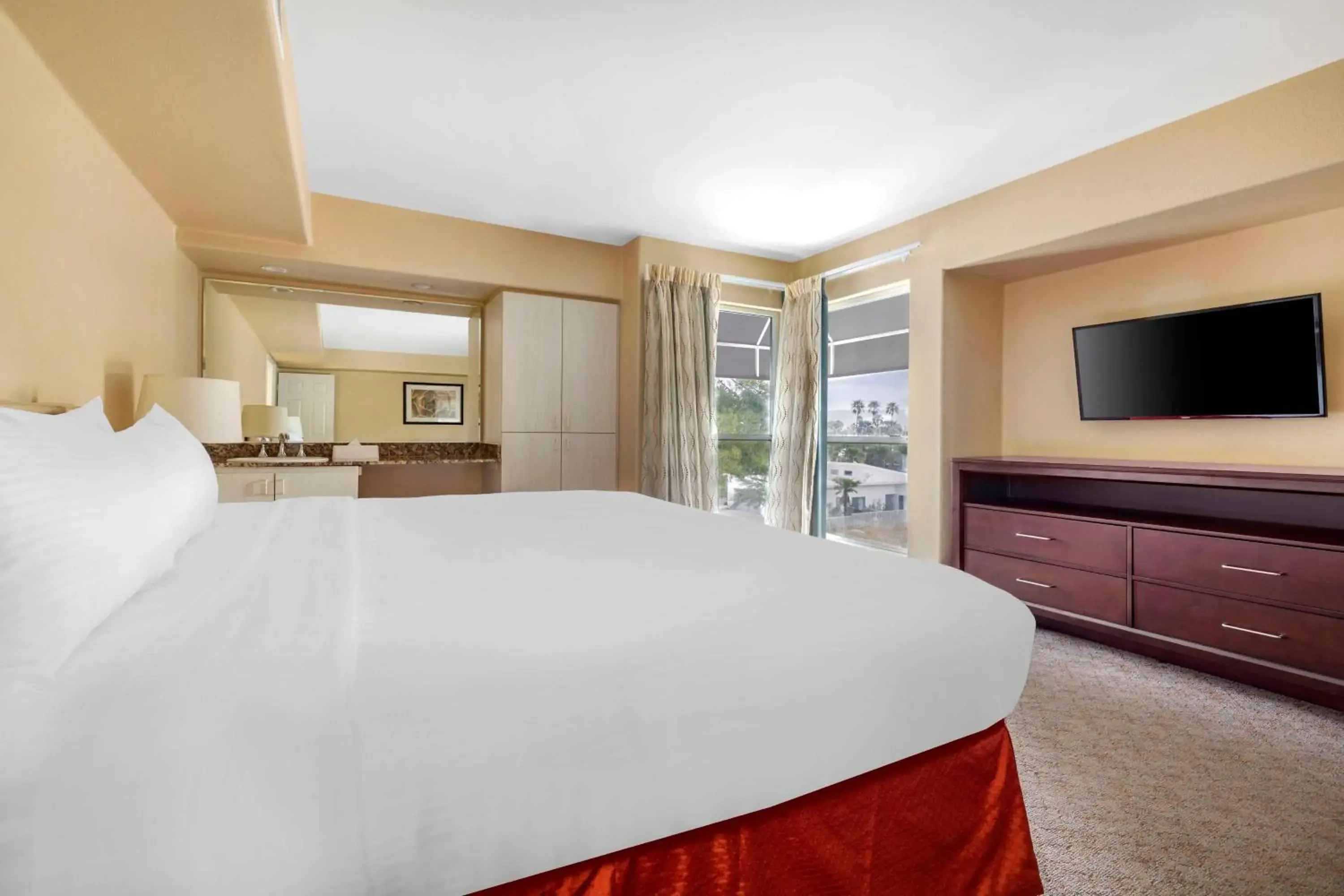 Two-Bedroom King Room with Queen Bed - Hearing Accessible in Hilton Vacation Club Palm Canyon Palm Springs Two-Bedroom King Room with Queen Bed - Hearing Accessible in Hilton Vacation Club Palm Canyon Palm Springs