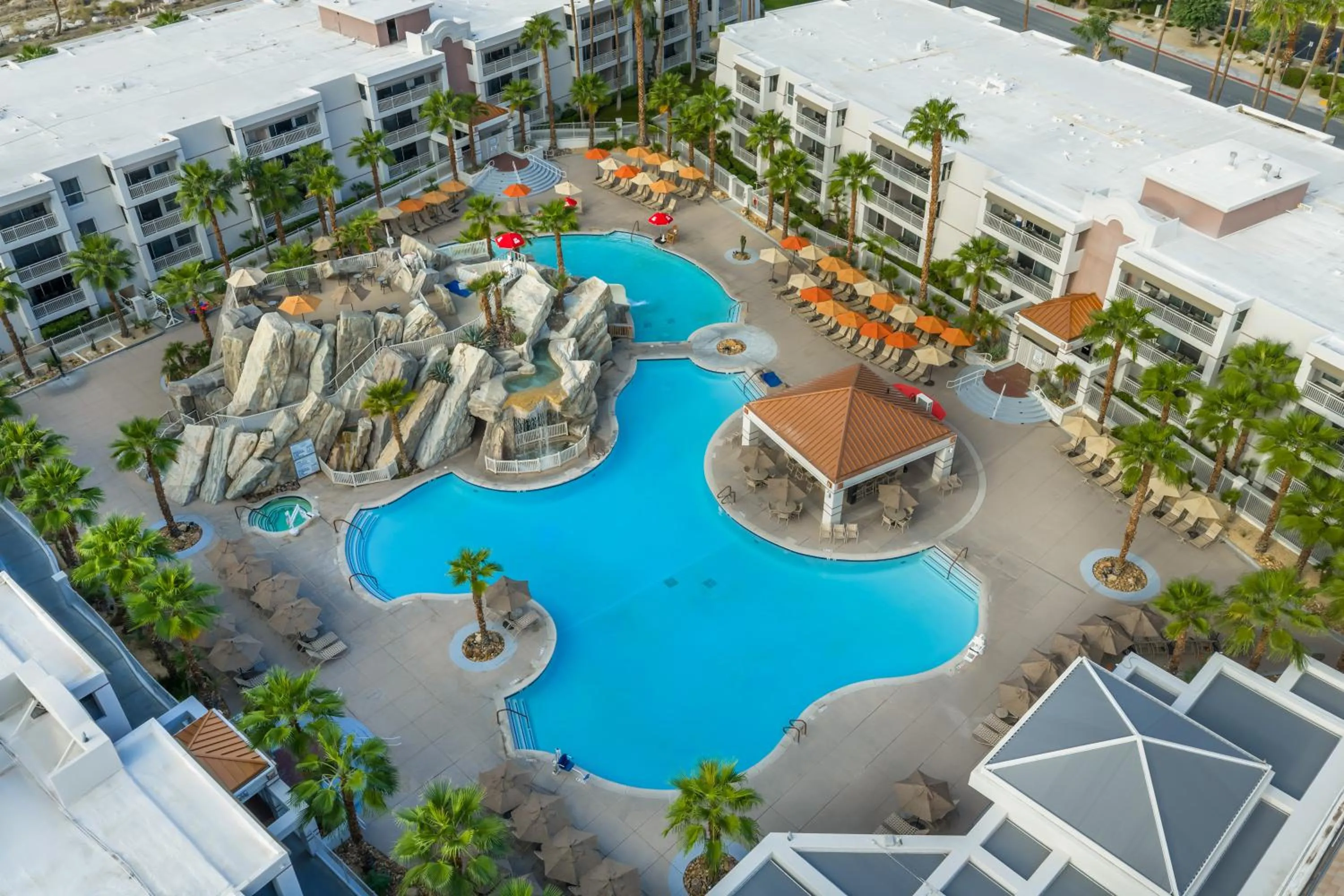 Swimming pool in Hilton Vacation Club Palm Canyon Palm Springs