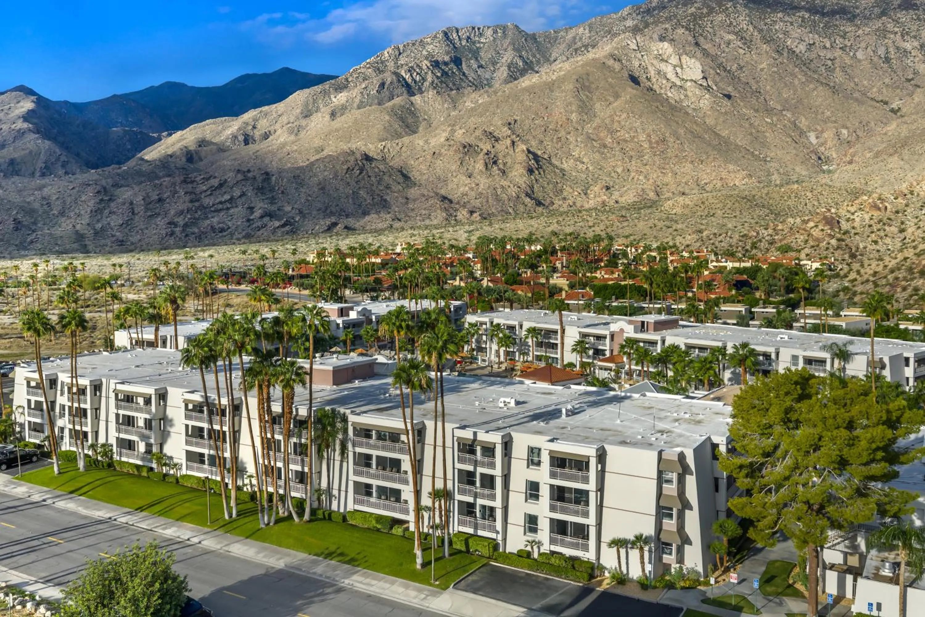 Property building in Hilton Vacation Club Palm Canyon Palm Springs