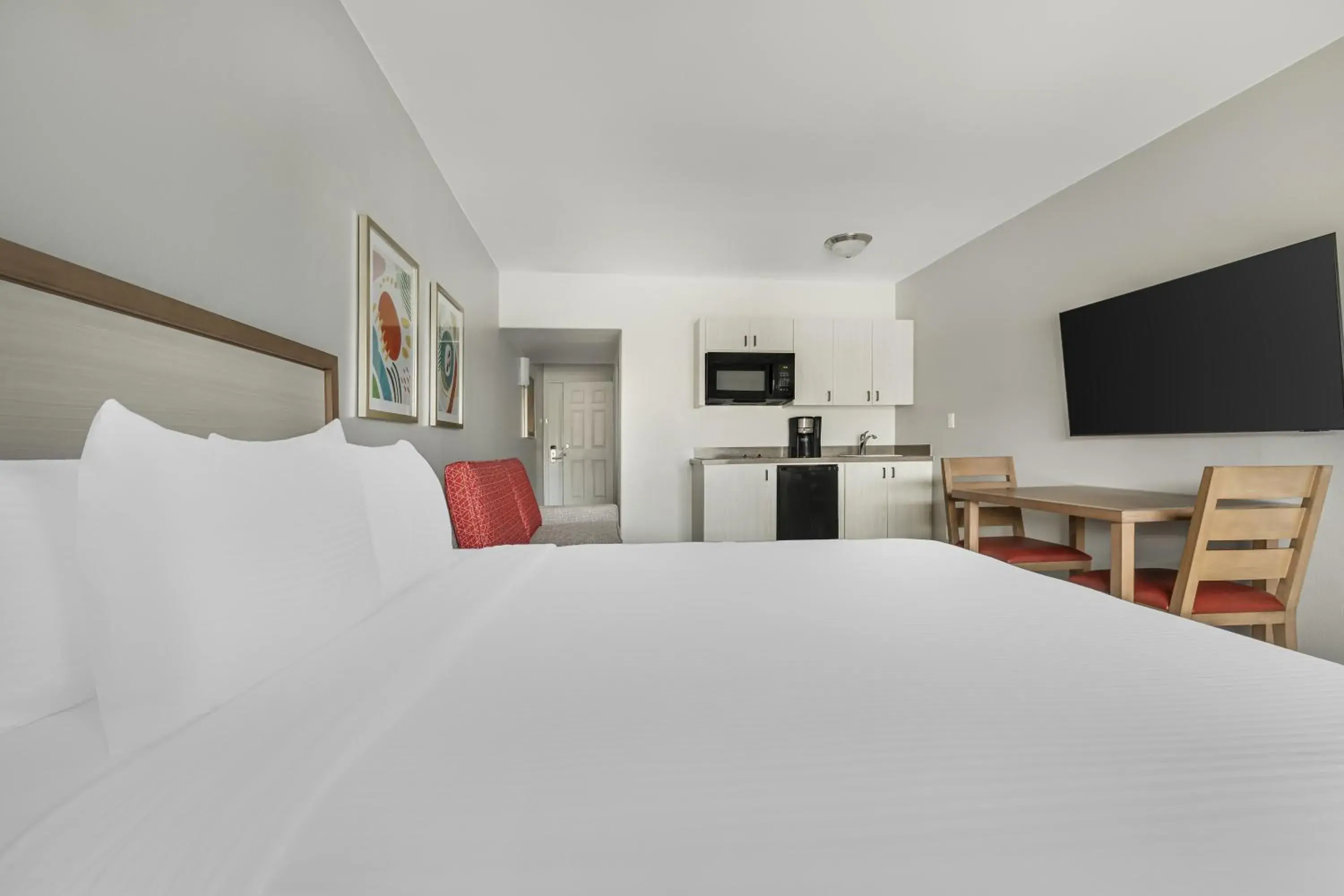 Queen Room - Hearing Accessible in Hilton Vacation Club Palm Canyon Palm Springs Queen Room - Hearing Accessible in Hilton Vacation Club Palm Canyon Palm Springs