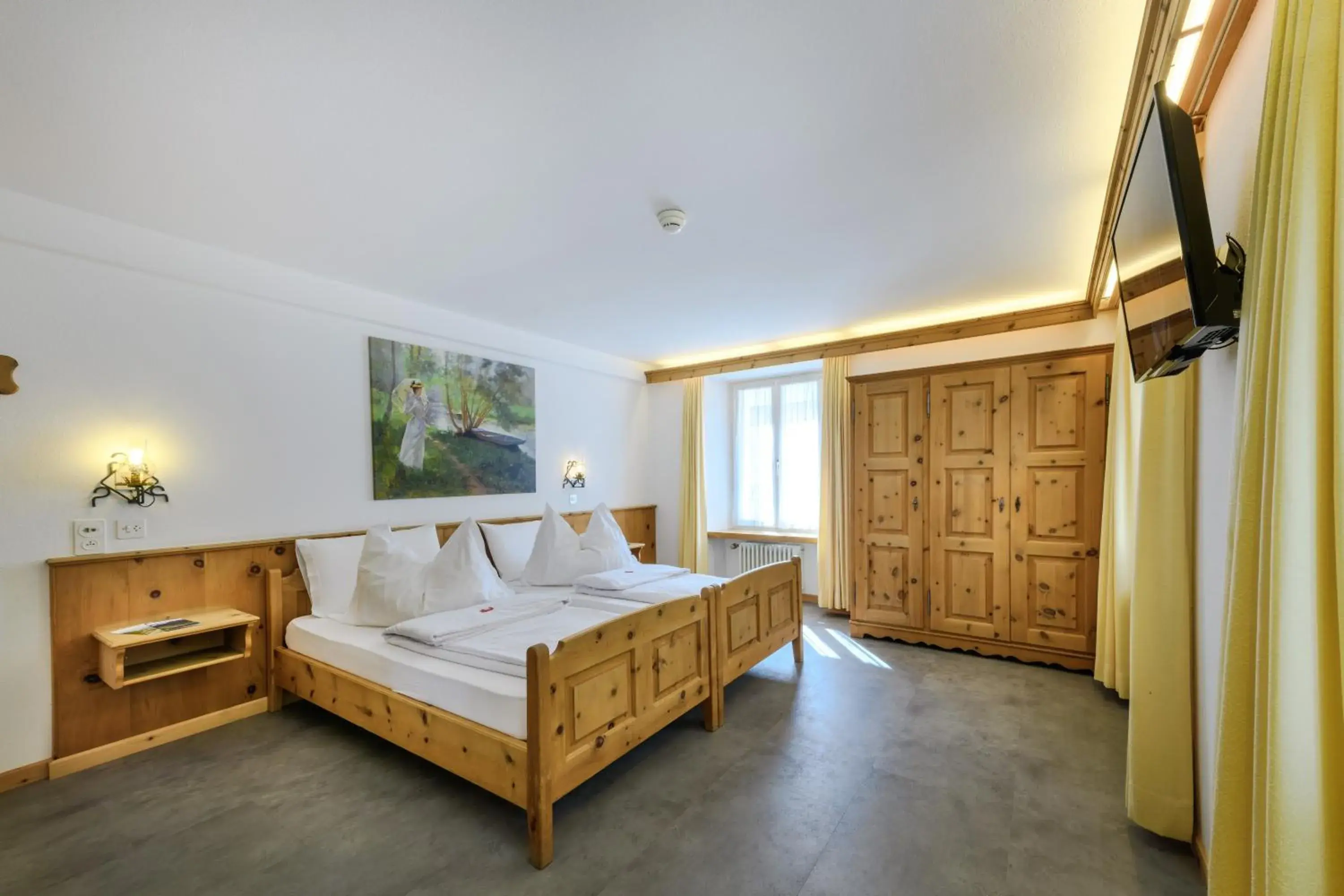 Large Twin Room in Hotel Suisse, Charming Alpine Large Twin Room in Hotel Suisse, Charming Alpine