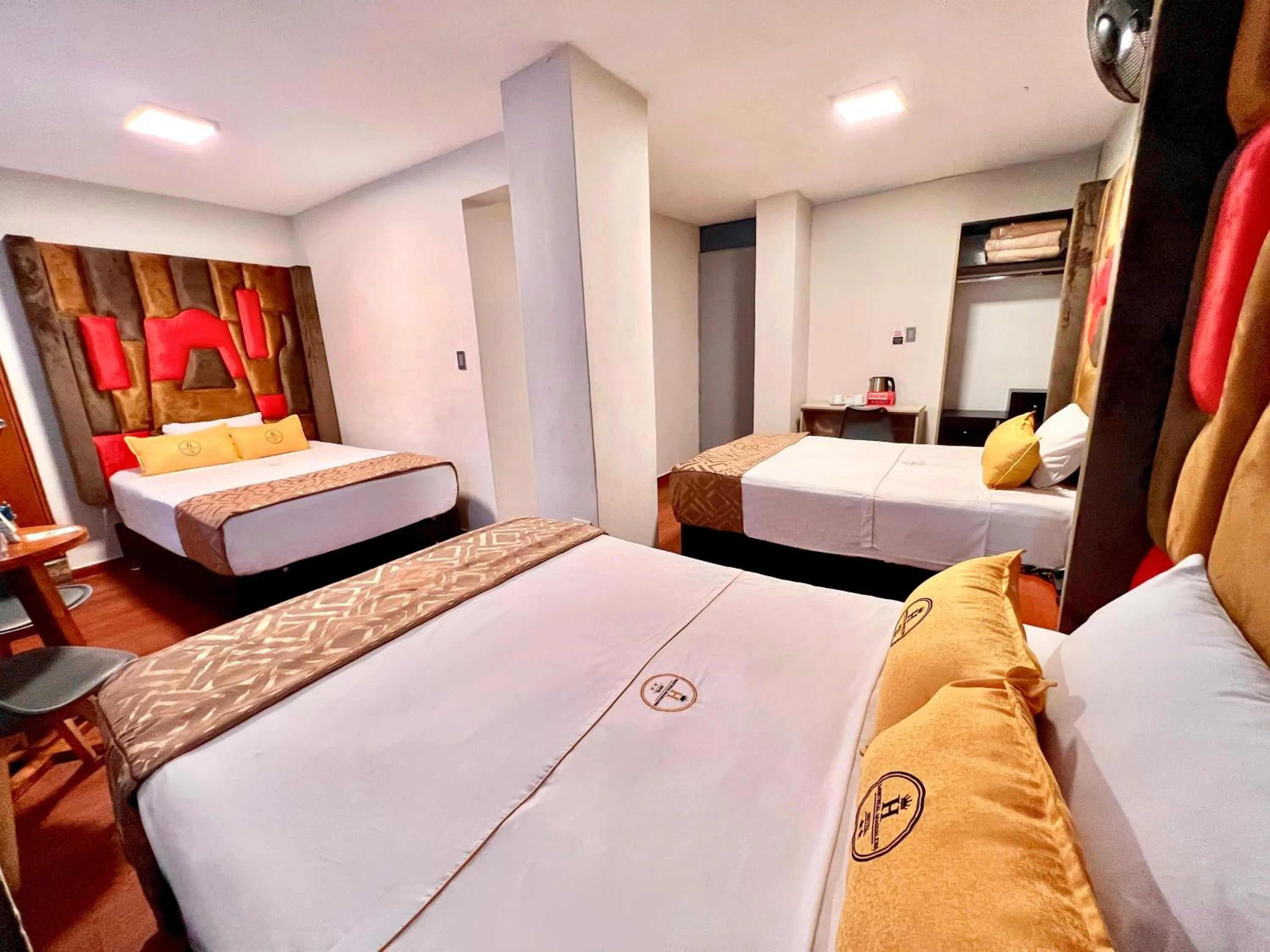 Bed in Montreal Magdalena Del Mar Hotel