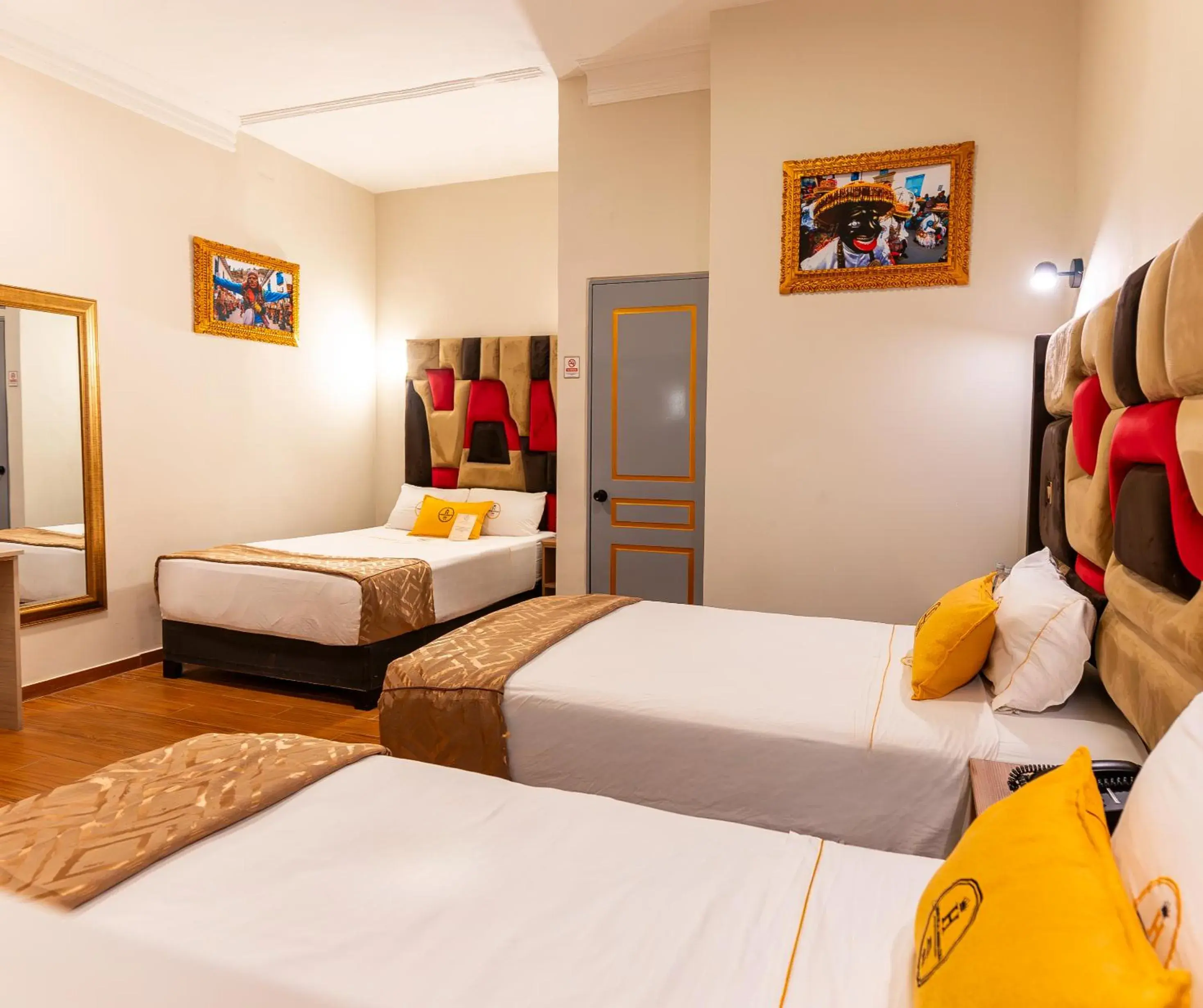 Classic Triple Room in Montreal Magdalena Del Mar Hotel Classic Triple Room in Montreal Magdalena Del Mar Hotel