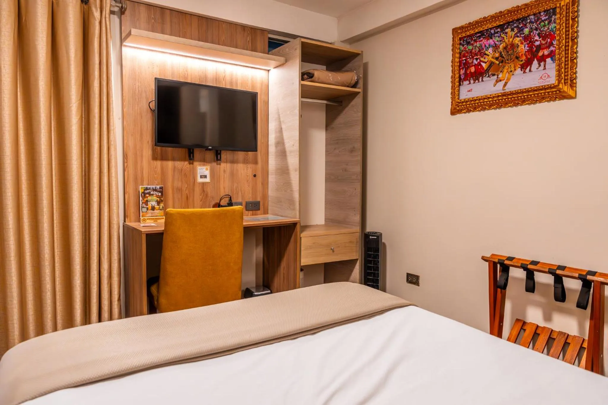 Bed in Montreal Magdalena Del Mar Hotel