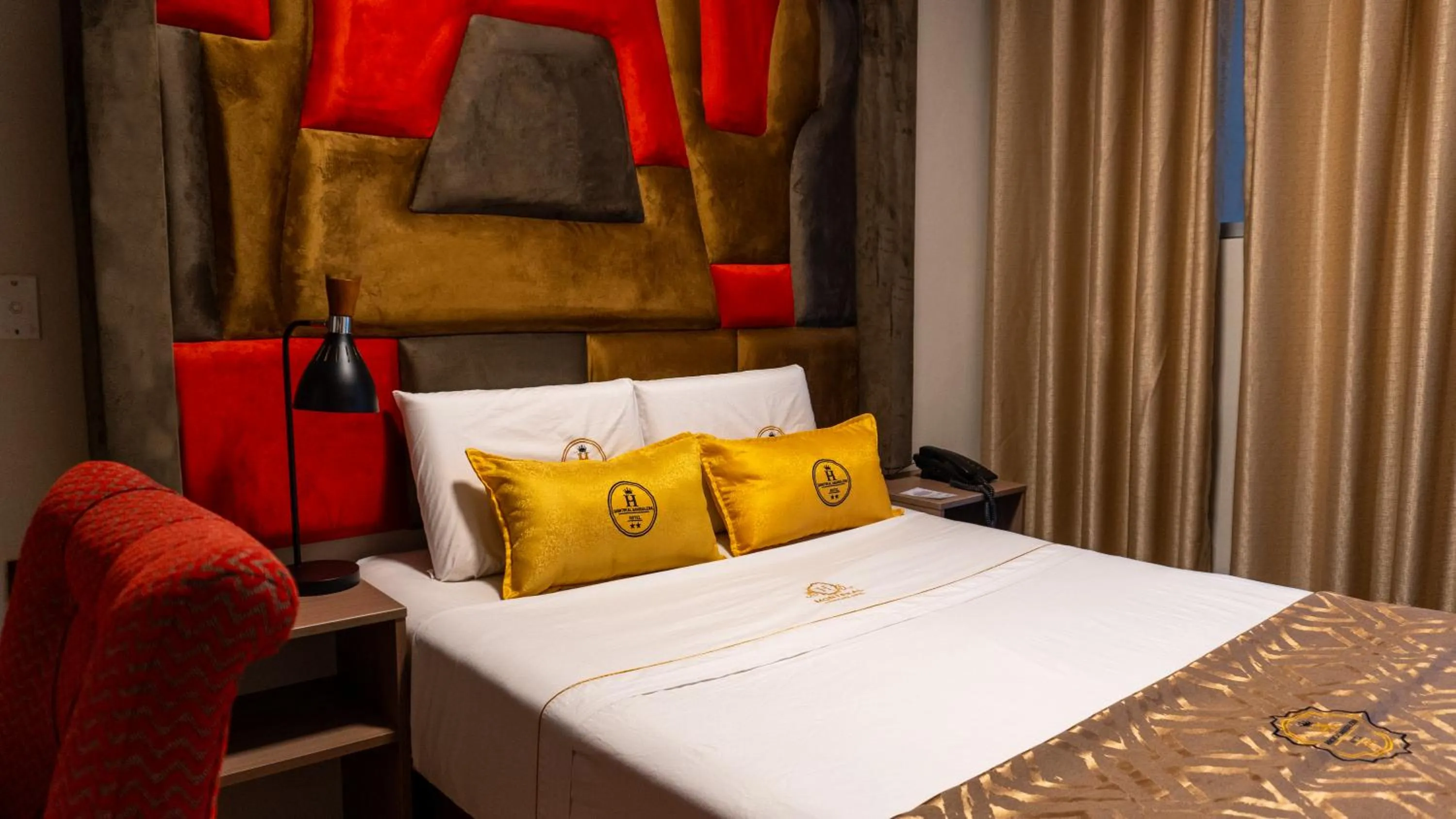 Bed in Montreal Magdalena Del Mar Hotel