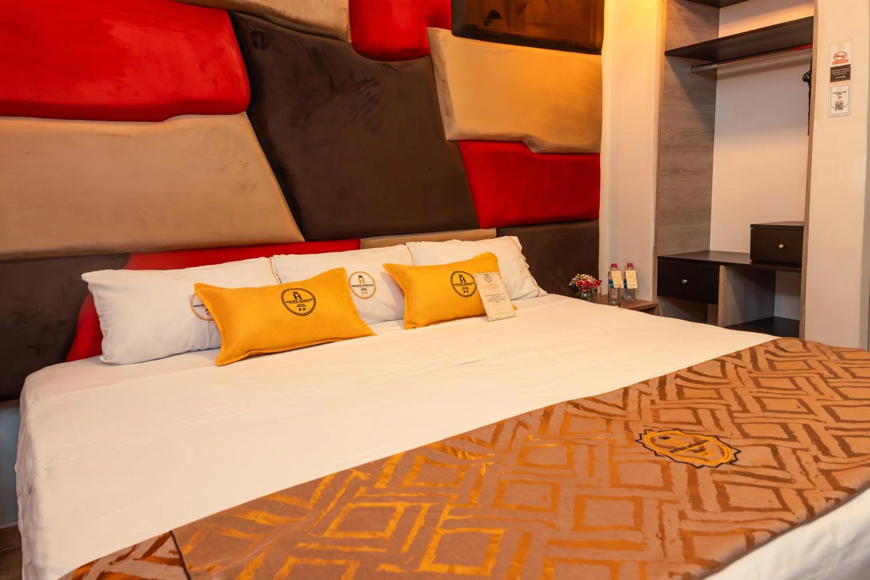 Bed in Montreal Magdalena Del Mar Hotel