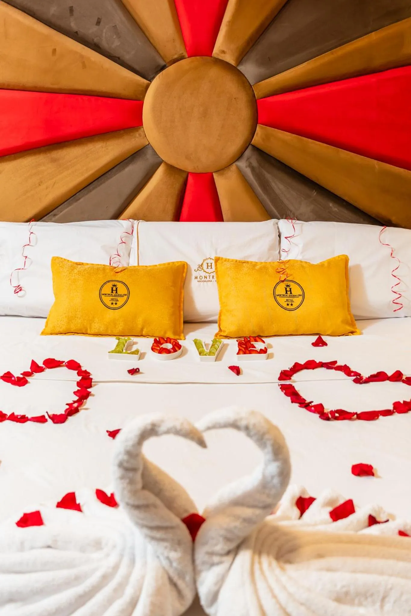 Bed in Montreal Magdalena Del Mar Hotel