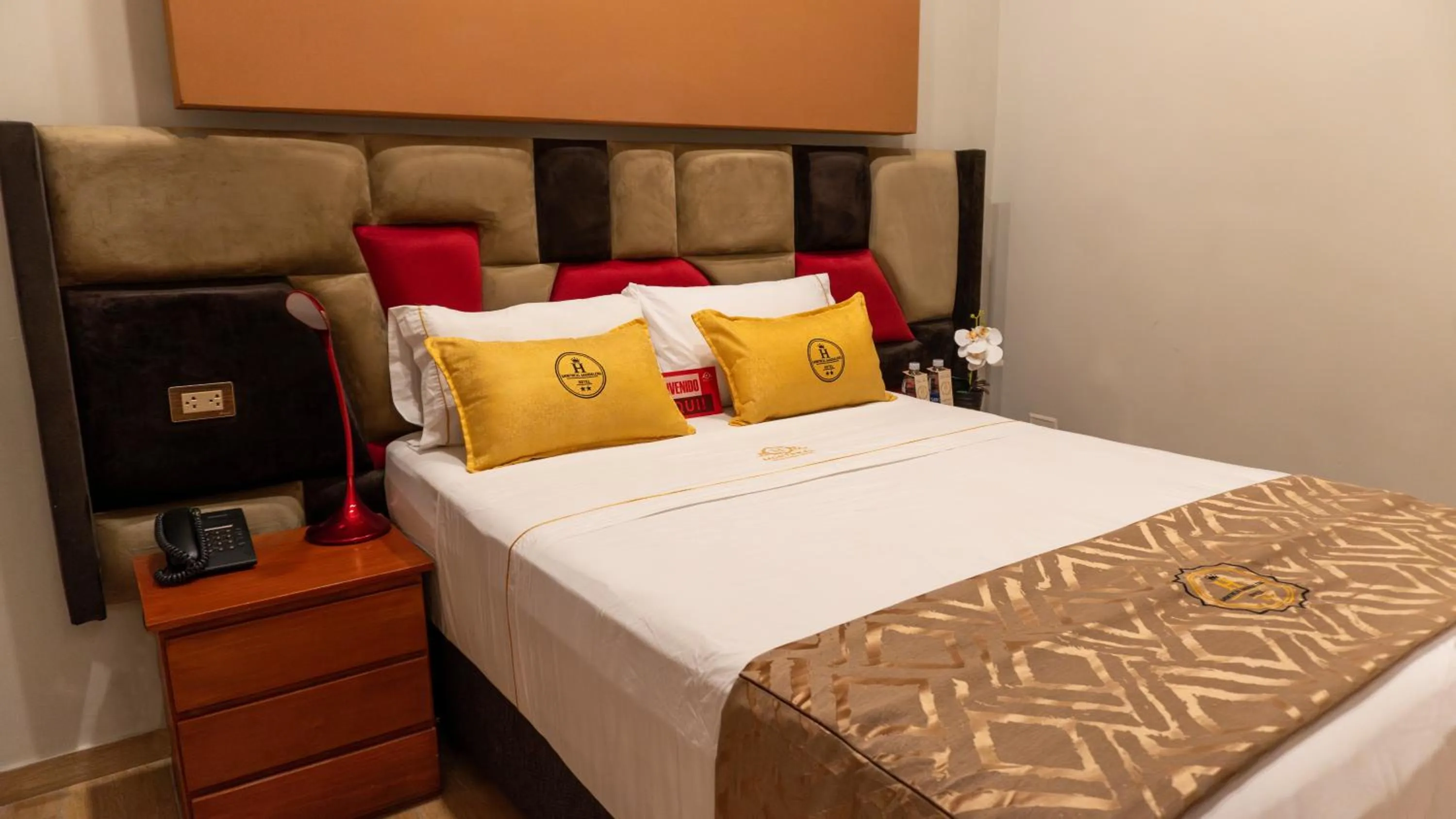 Bed in Montreal Magdalena Del Mar Hotel