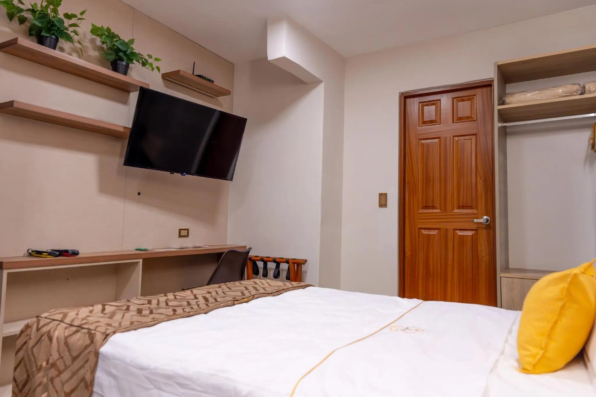 TV and multimedia, Bed in Montreal Magdalena Del Mar Hotel