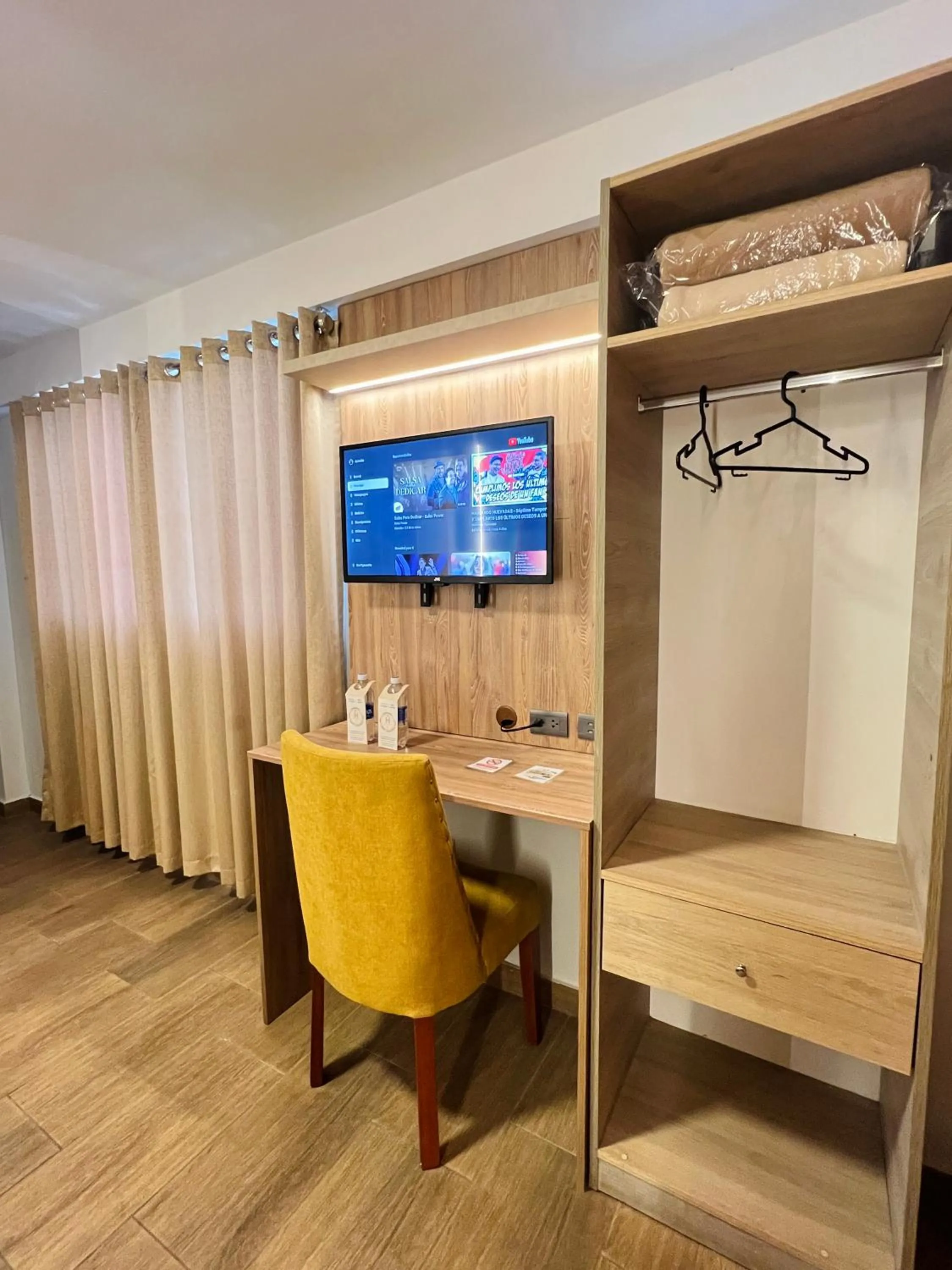 hair dresser in Montreal Magdalena Del Mar Hotel