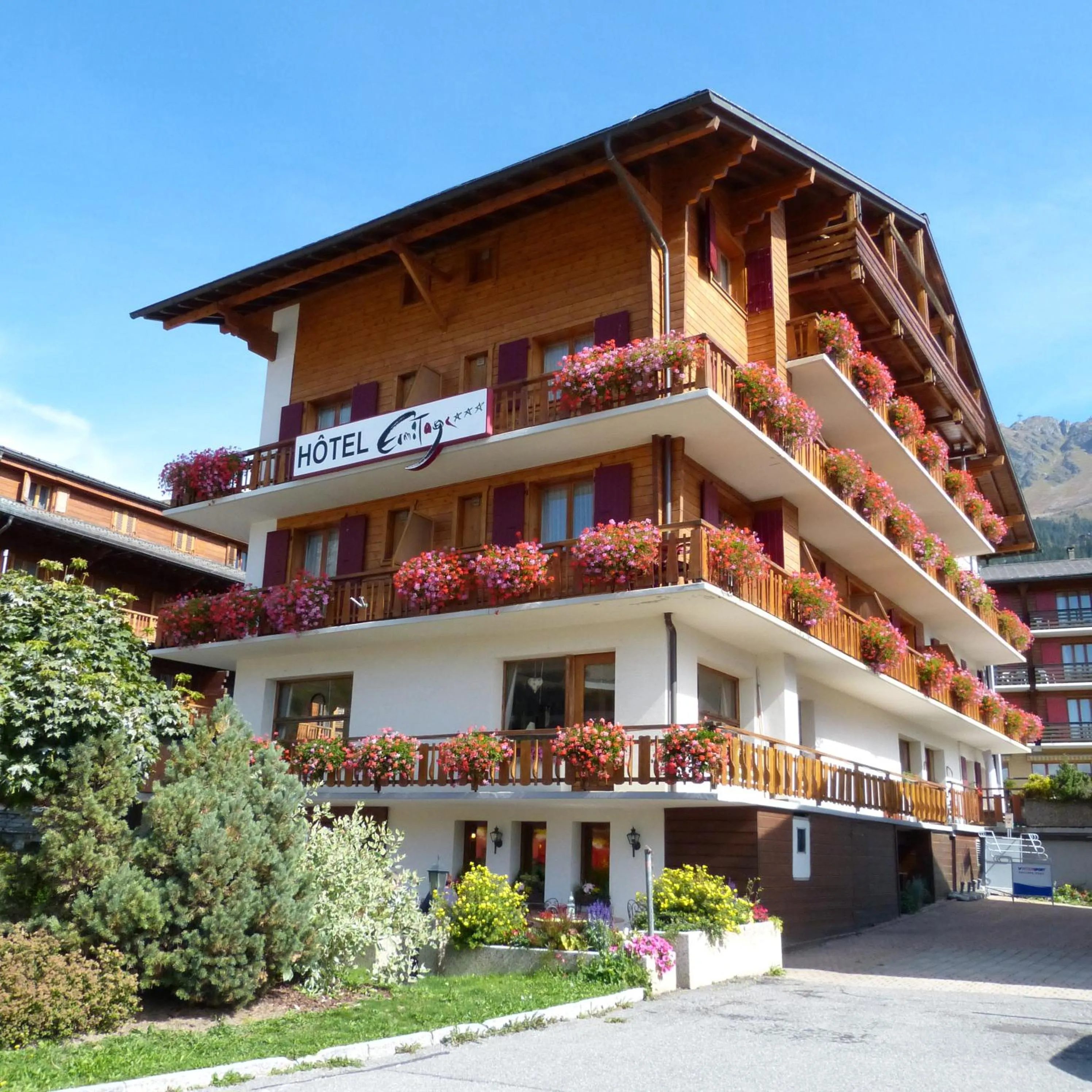 Facade/entrance in Hotel Ermitage Verbier