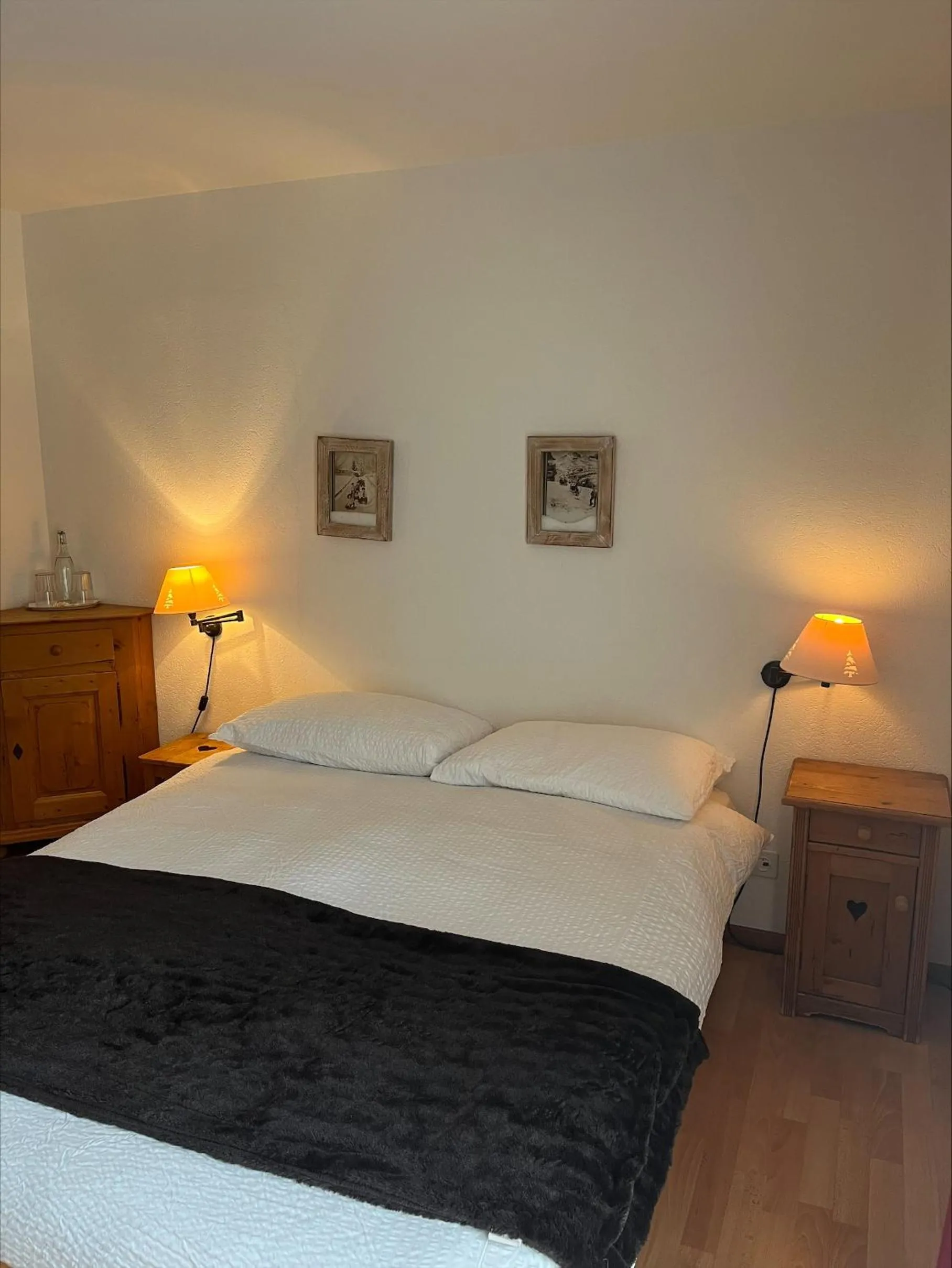 Bedroom, Bed in Hotel Ermitage Verbier