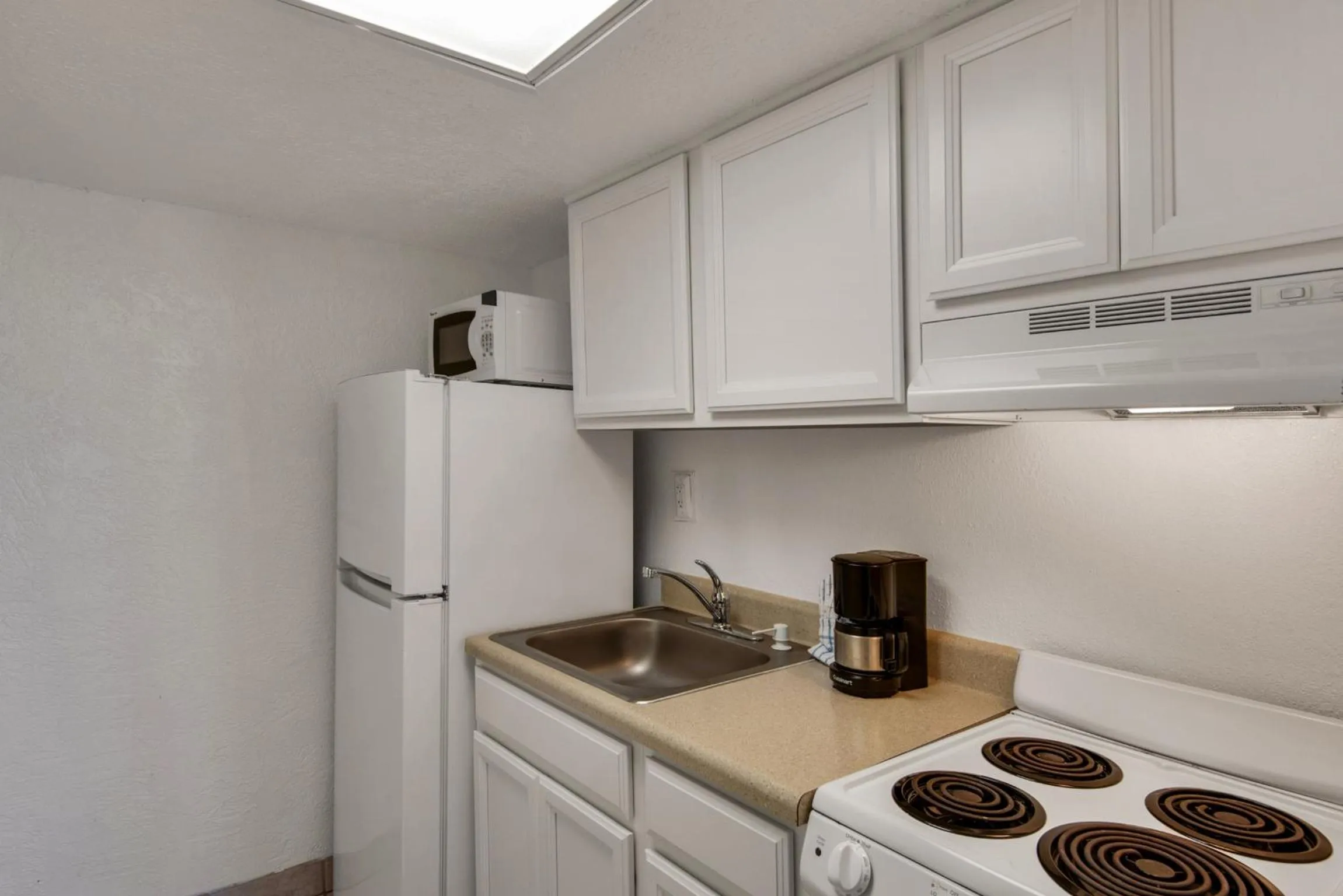Kitchen or kitchenette in Ramada by Wyndham Panama City Beach / Beachfront