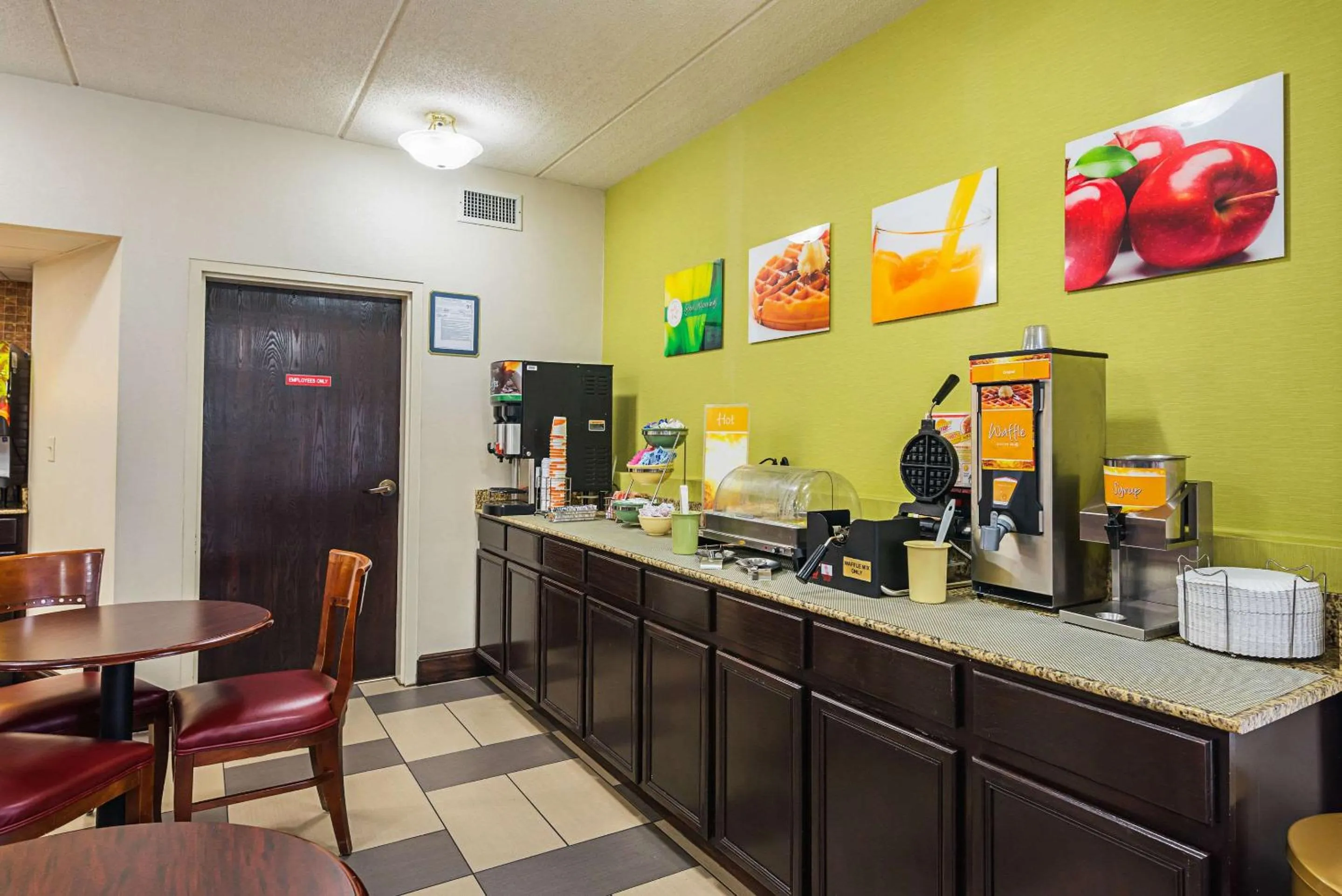 Restaurant/places to eat in Quality Inn Airport - Southeast