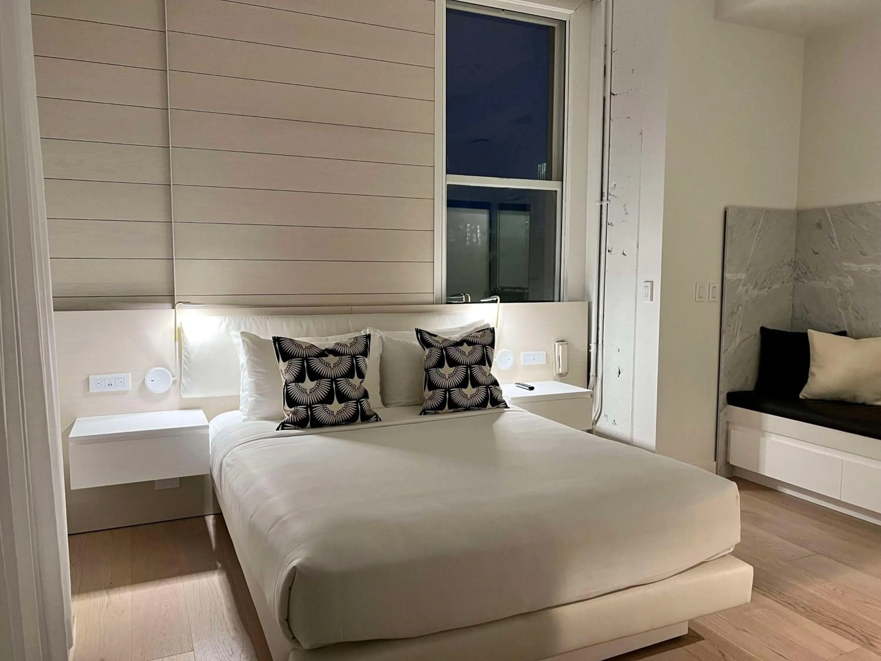 Photo of the whole room, Bed in Yotel San Francisco