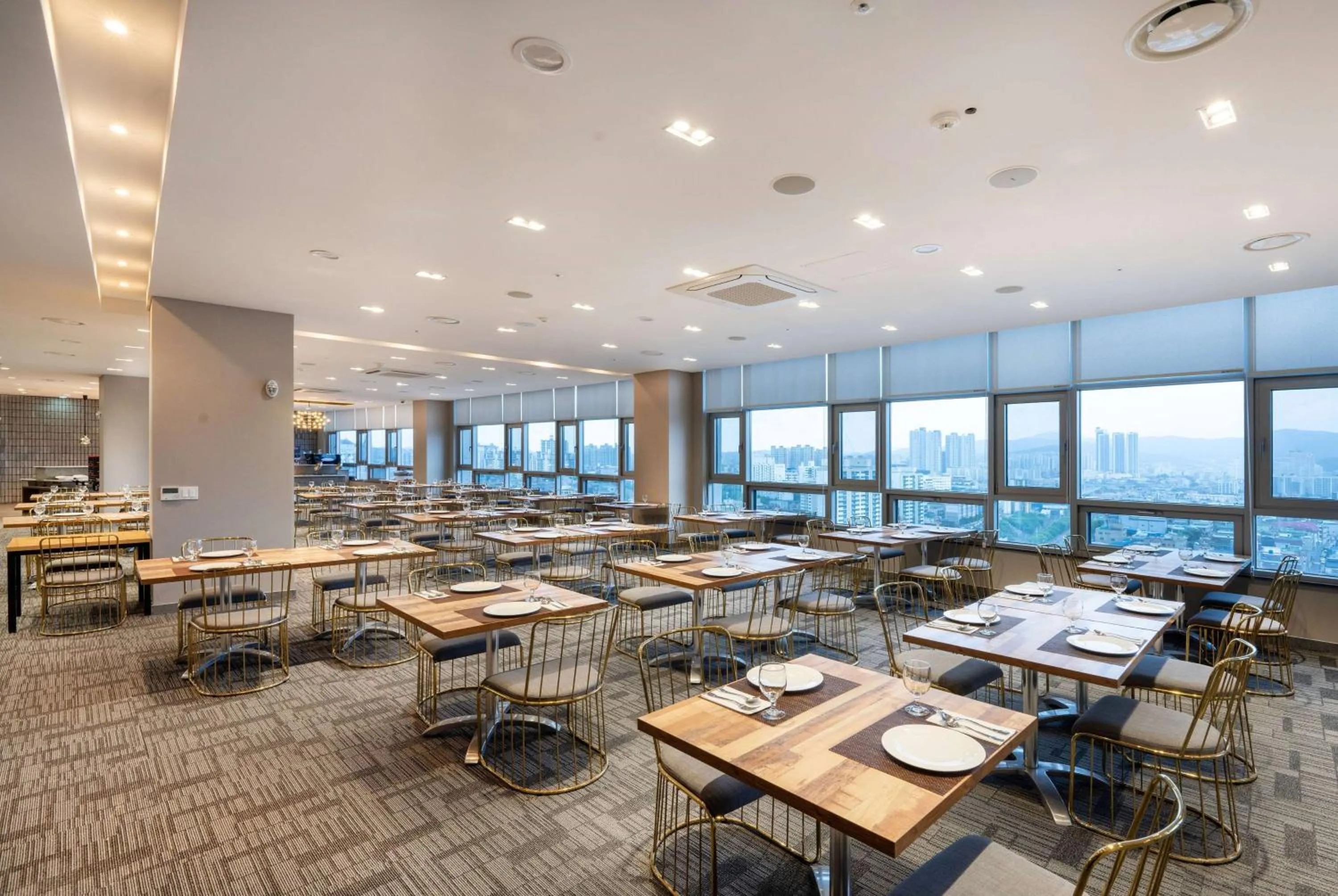 Restaurant/places to eat in Ramada Encore by Wyndham CheonAn